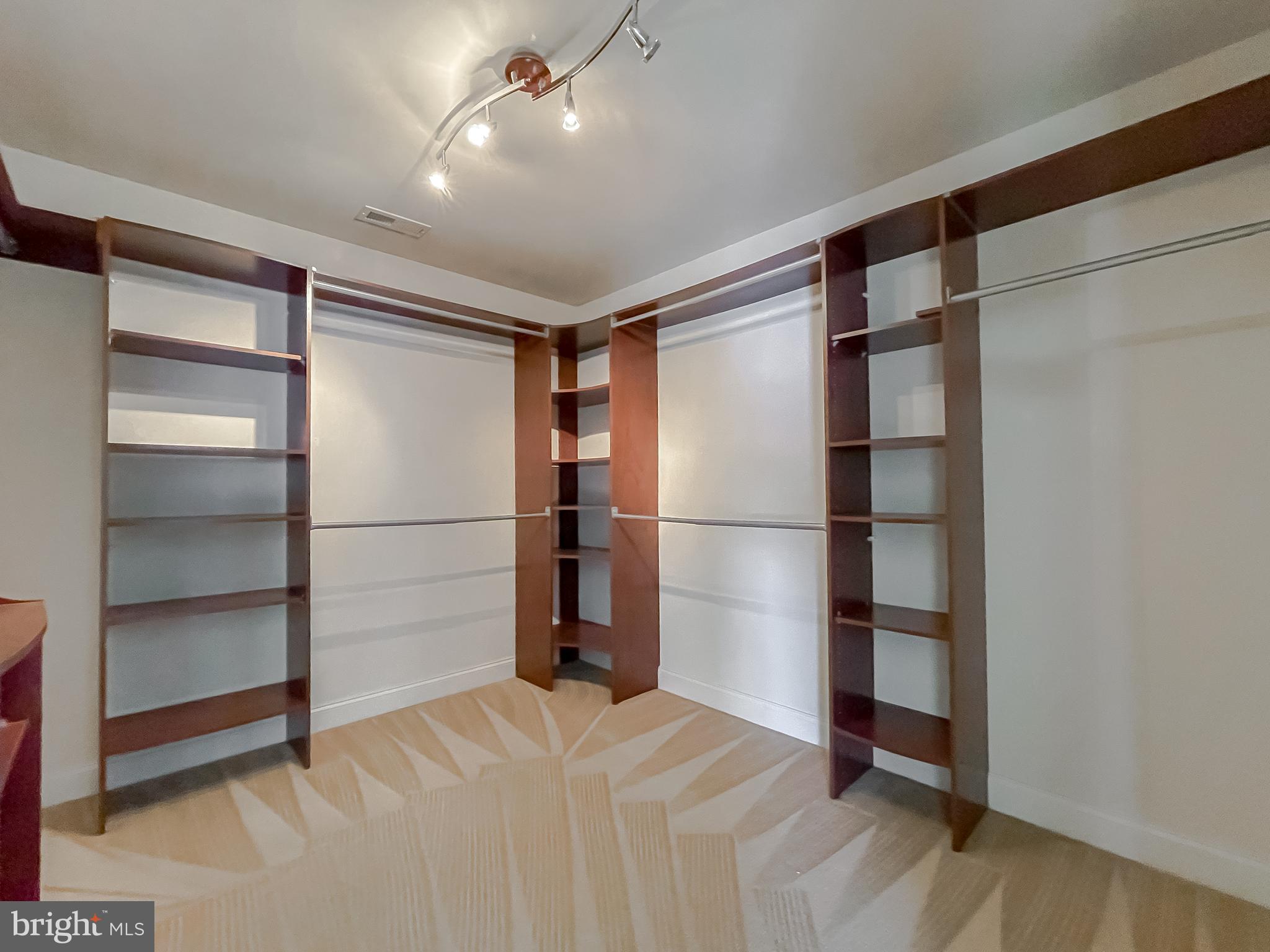 BROAD CREEK - Residential