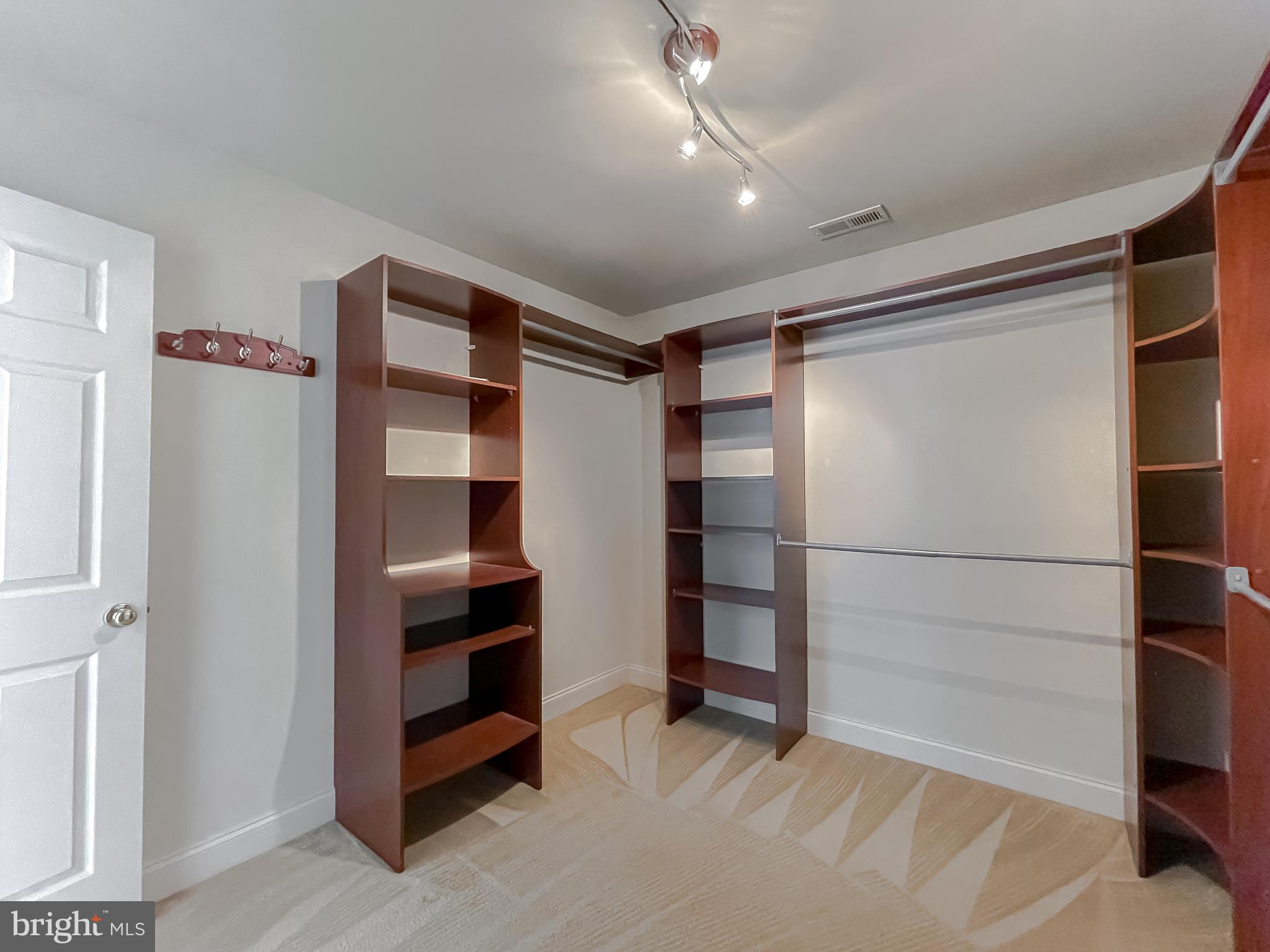 BROAD CREEK - Residential