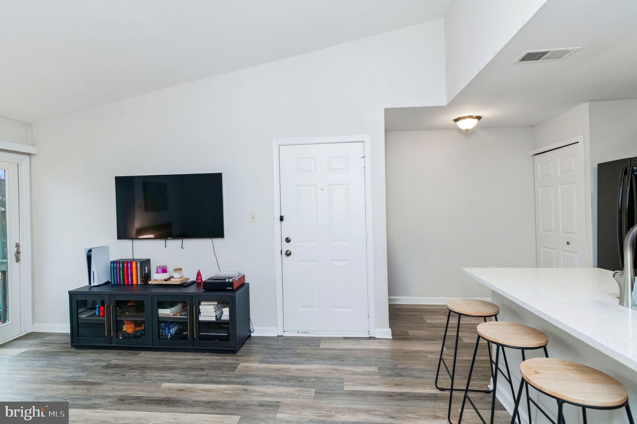 8610 BEEKMAN PLACE D 10D