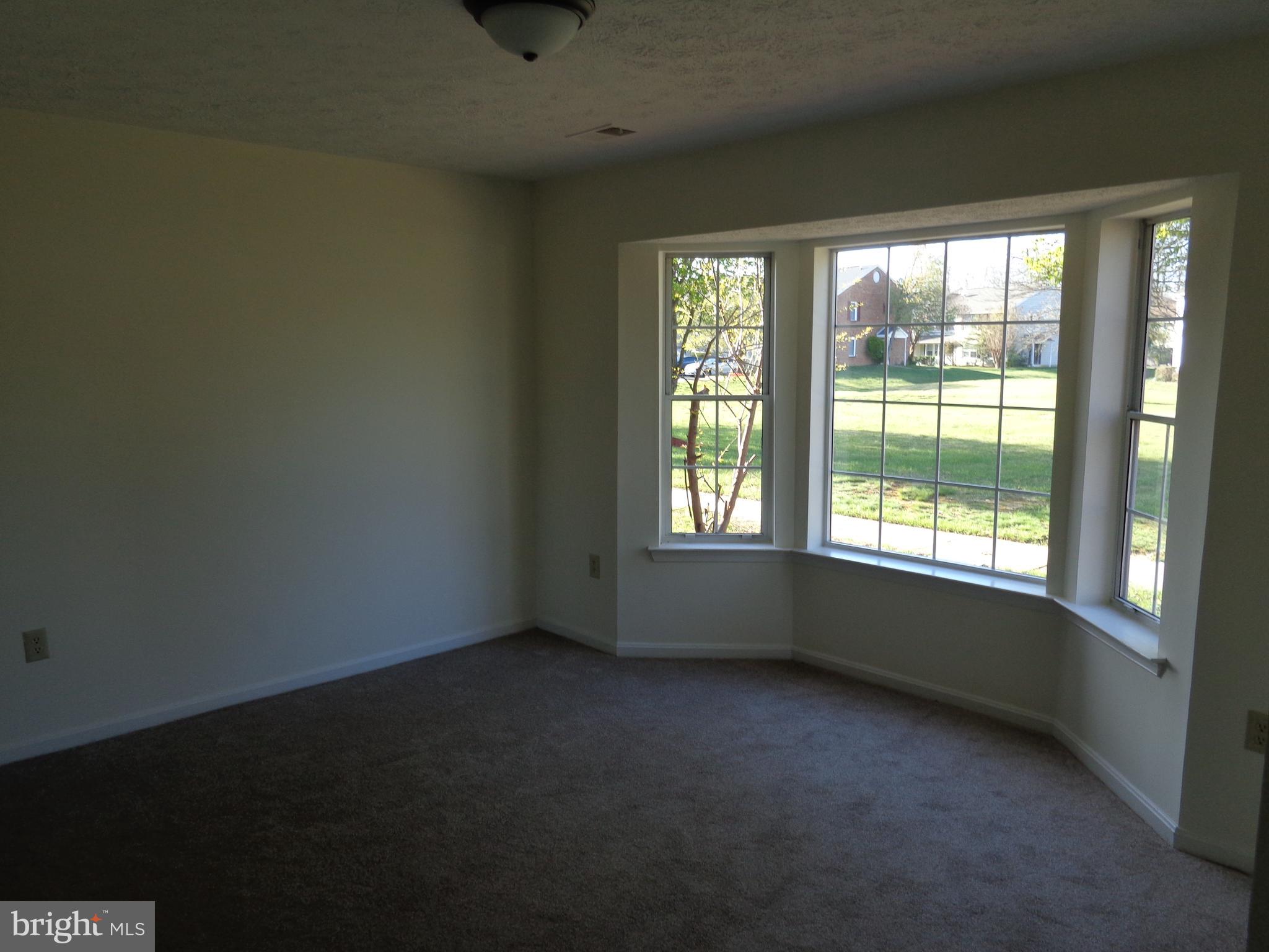 Nicely renovated townhouse in Oakwood section for Hampshire. One of the few with a wood burning fireplace. Tenant is moving out June 30 so no showings before than.
Community pool less than 1/2 mile away.
Min annual income of 72,000 and credit score of 650.
Owner is license real estate agent in Virginia.