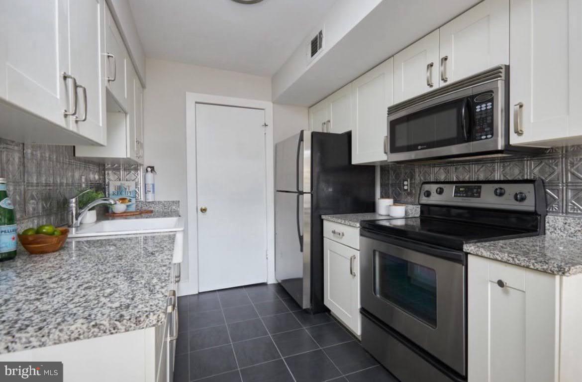 LAKEVIEW - Residential Lease