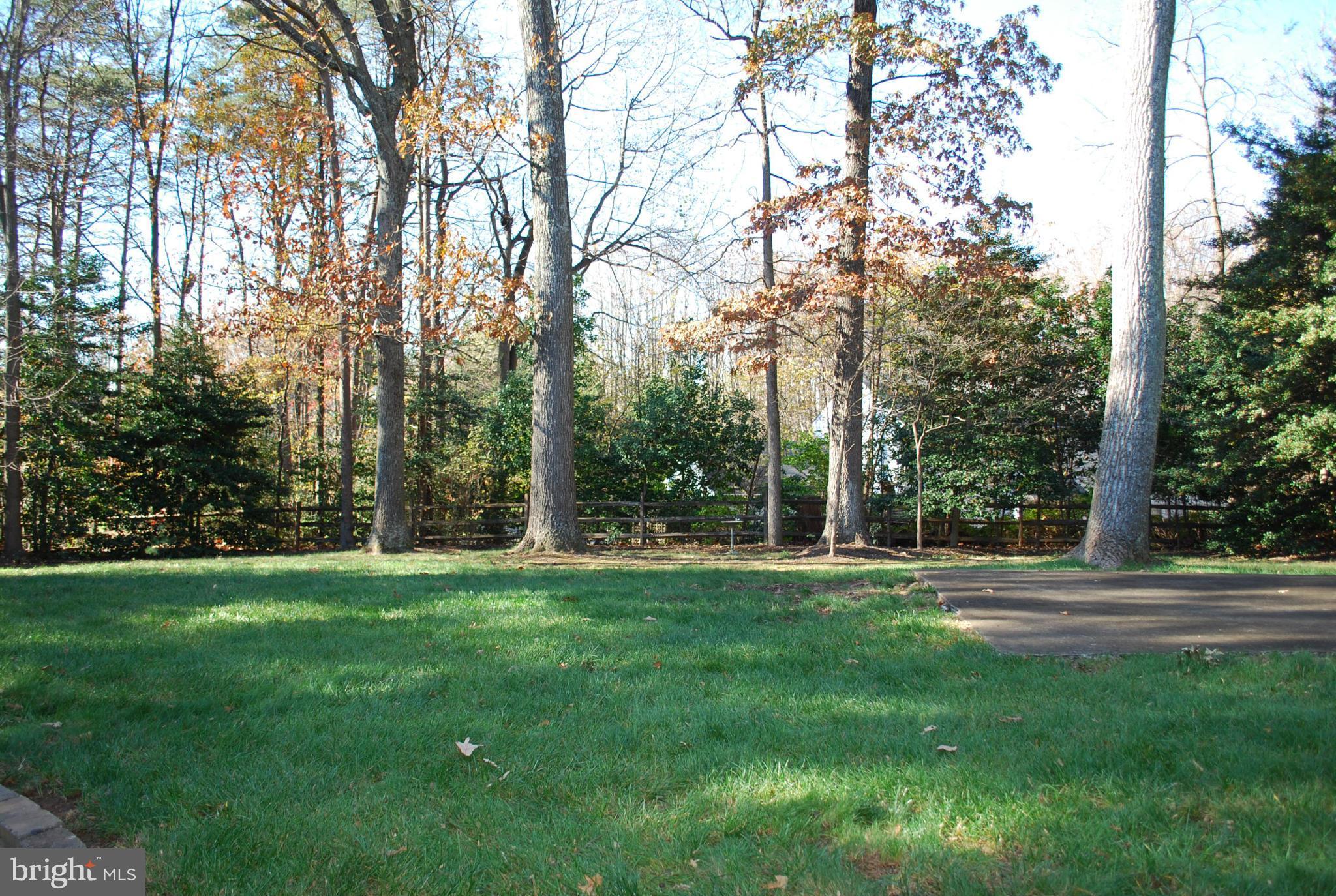 HOLLY KNOLL - Residential