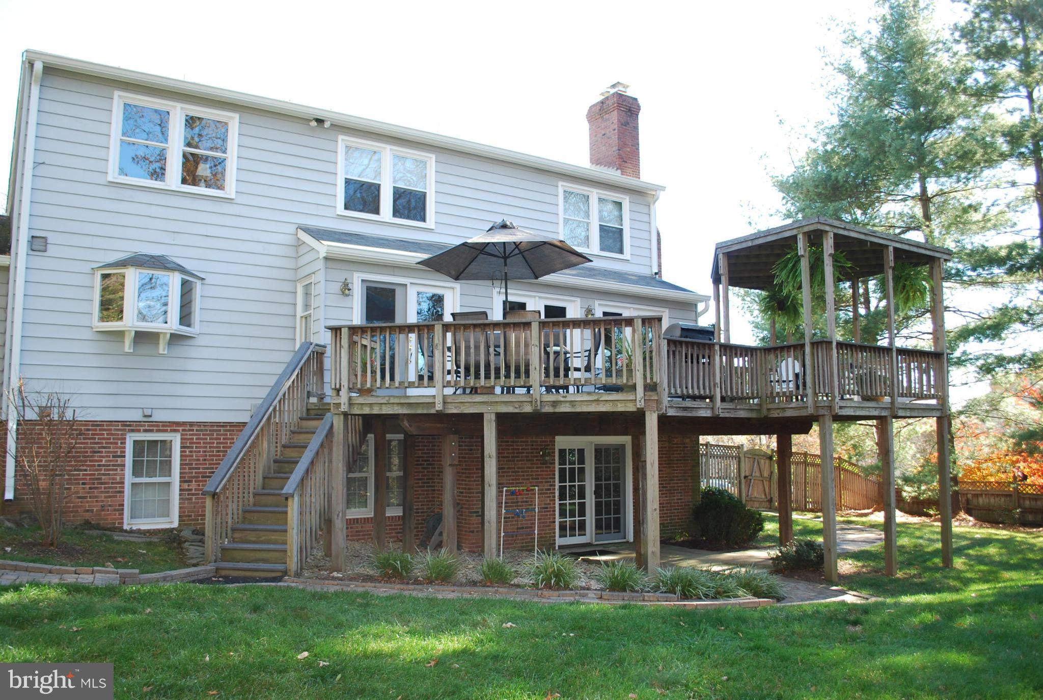 HOLLY KNOLL - Residential