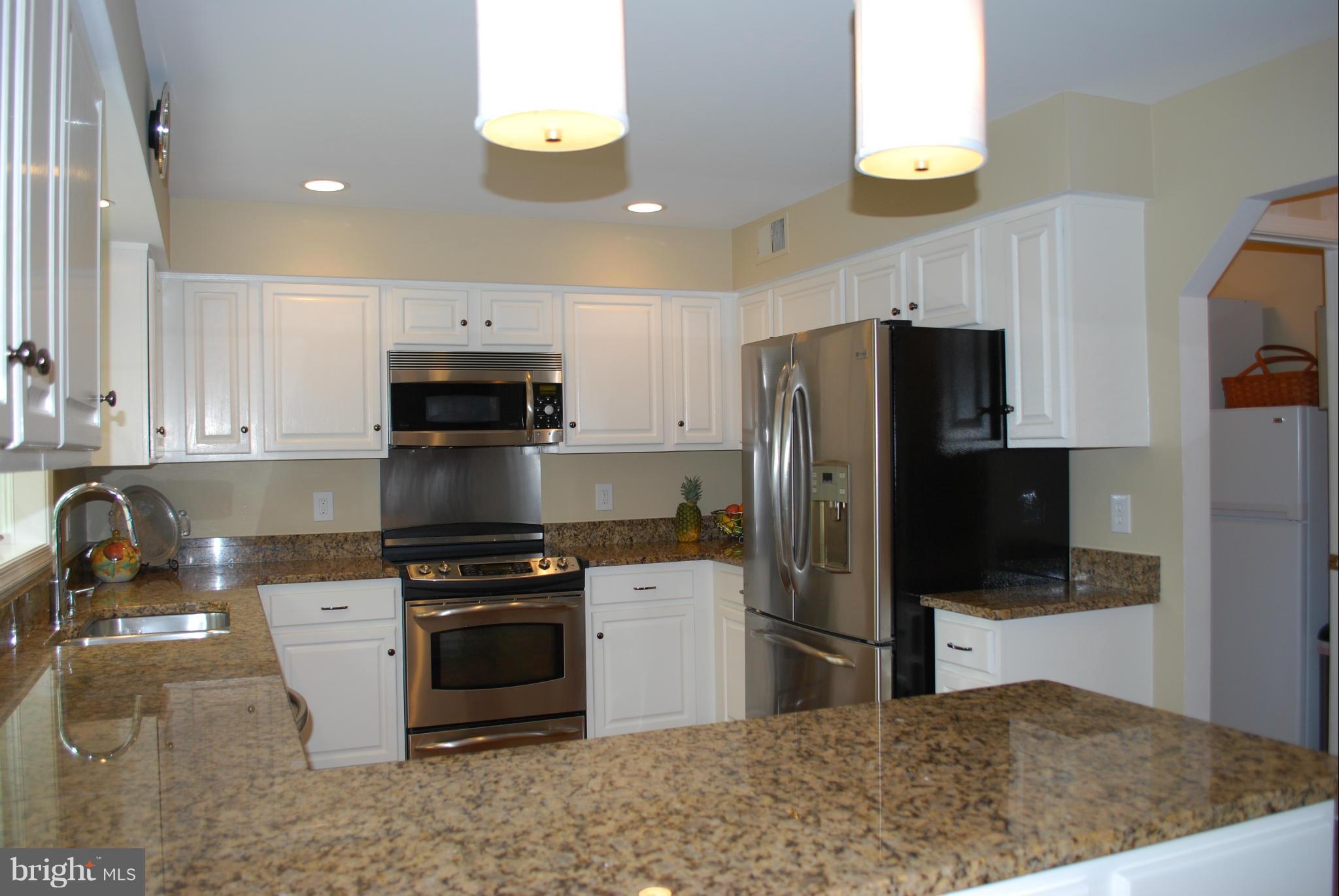 HOLLY KNOLL - Residential