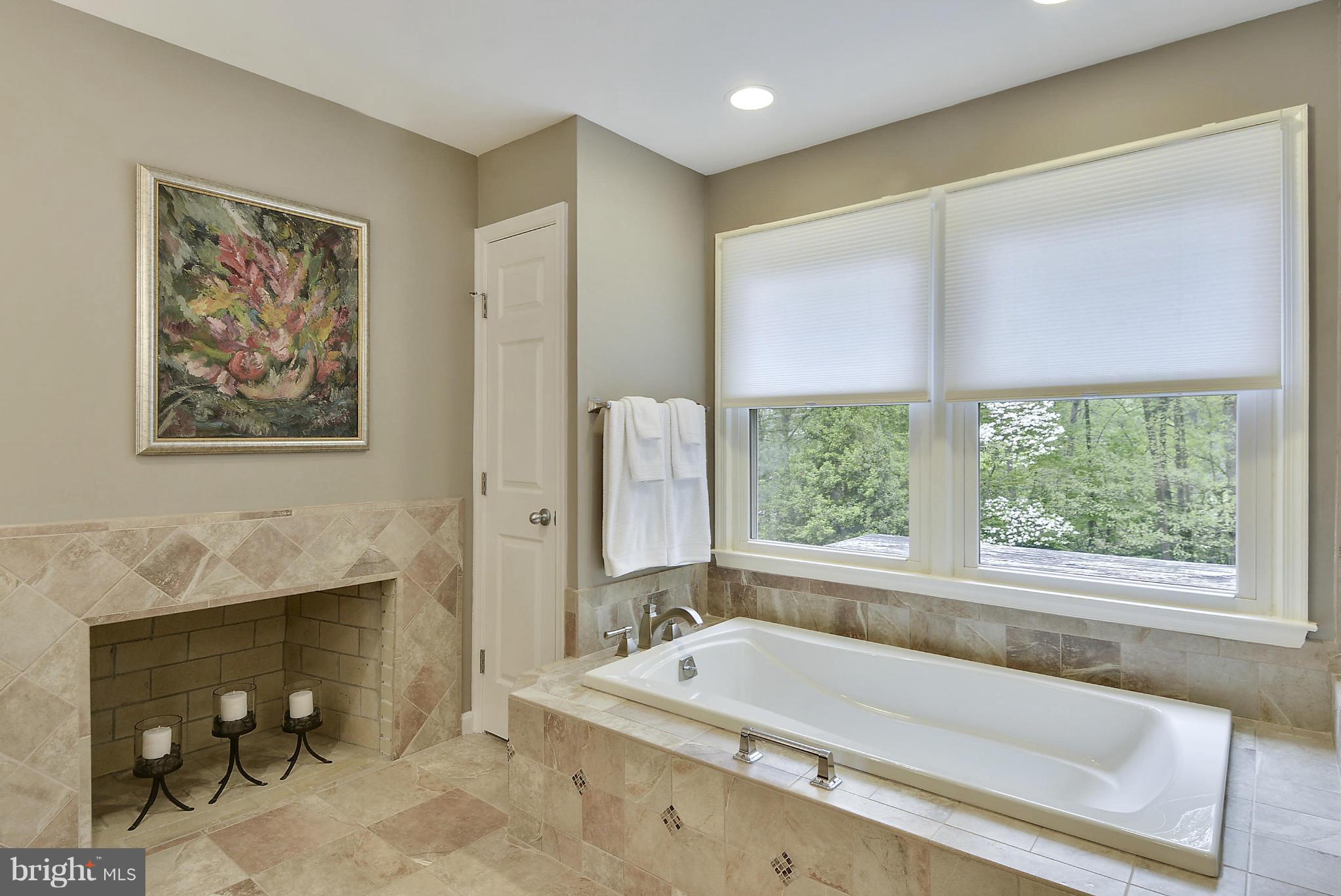 HOLLY KNOLL - Residential