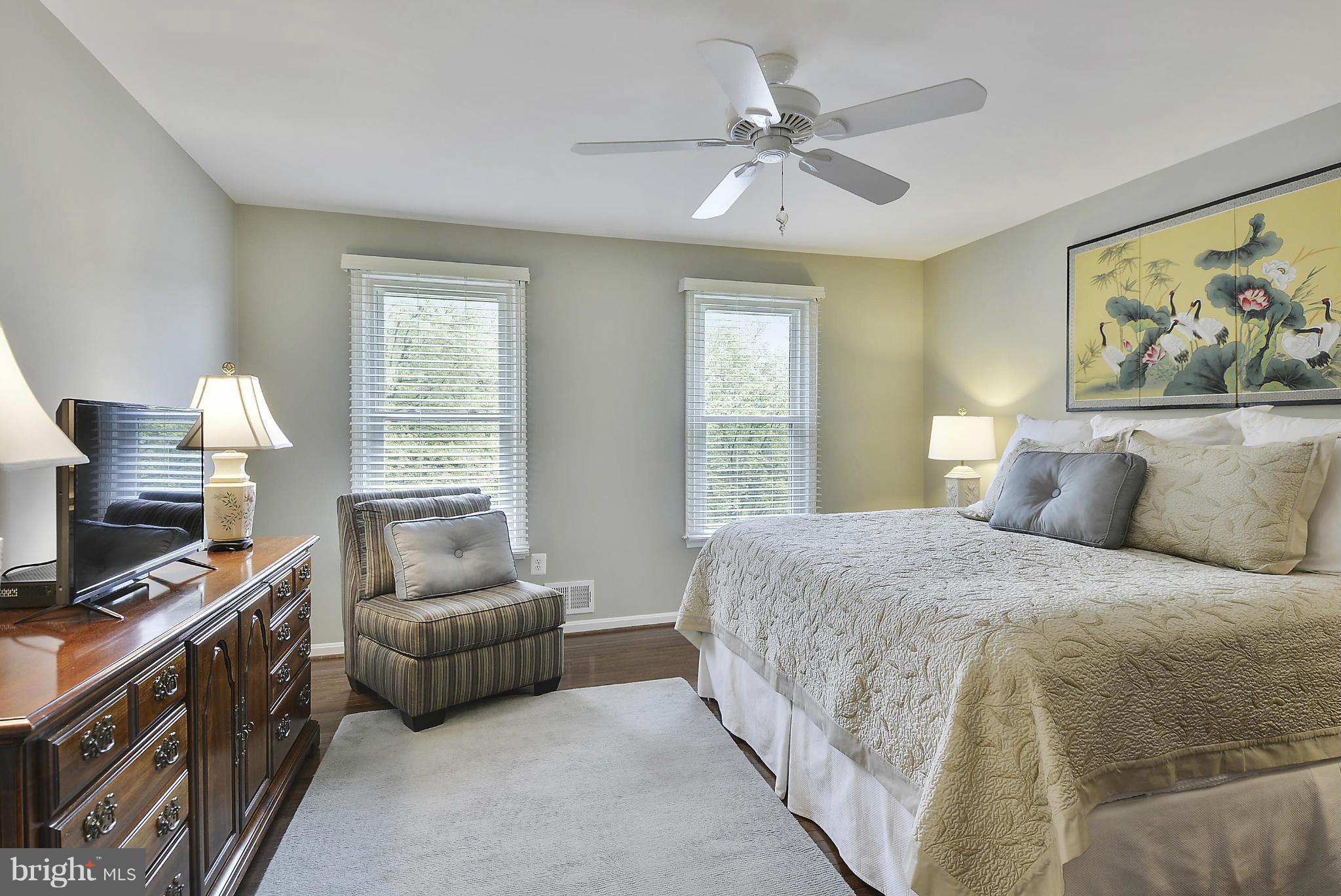 HOLLY KNOLL - Residential