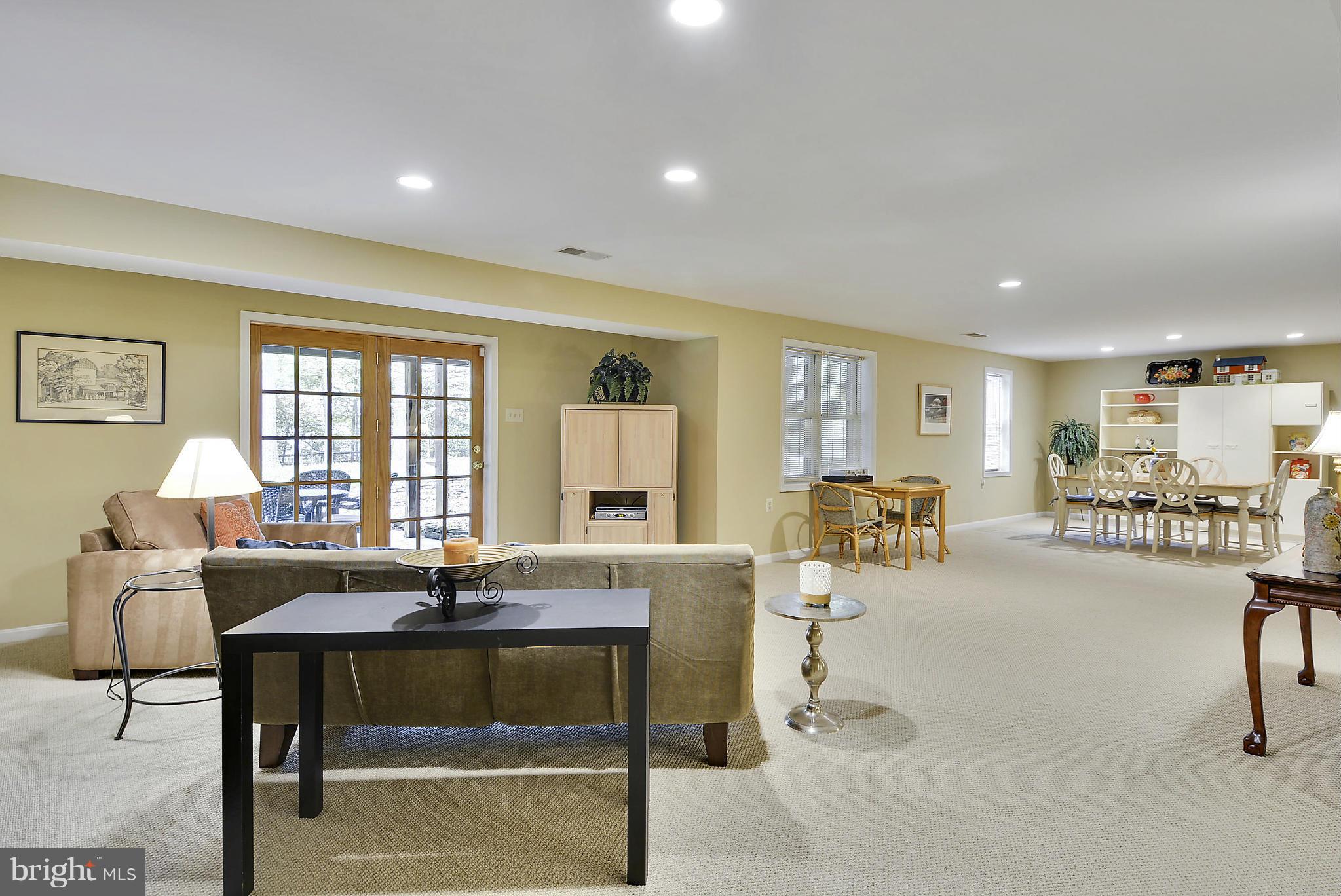 HOLLY KNOLL - Residential