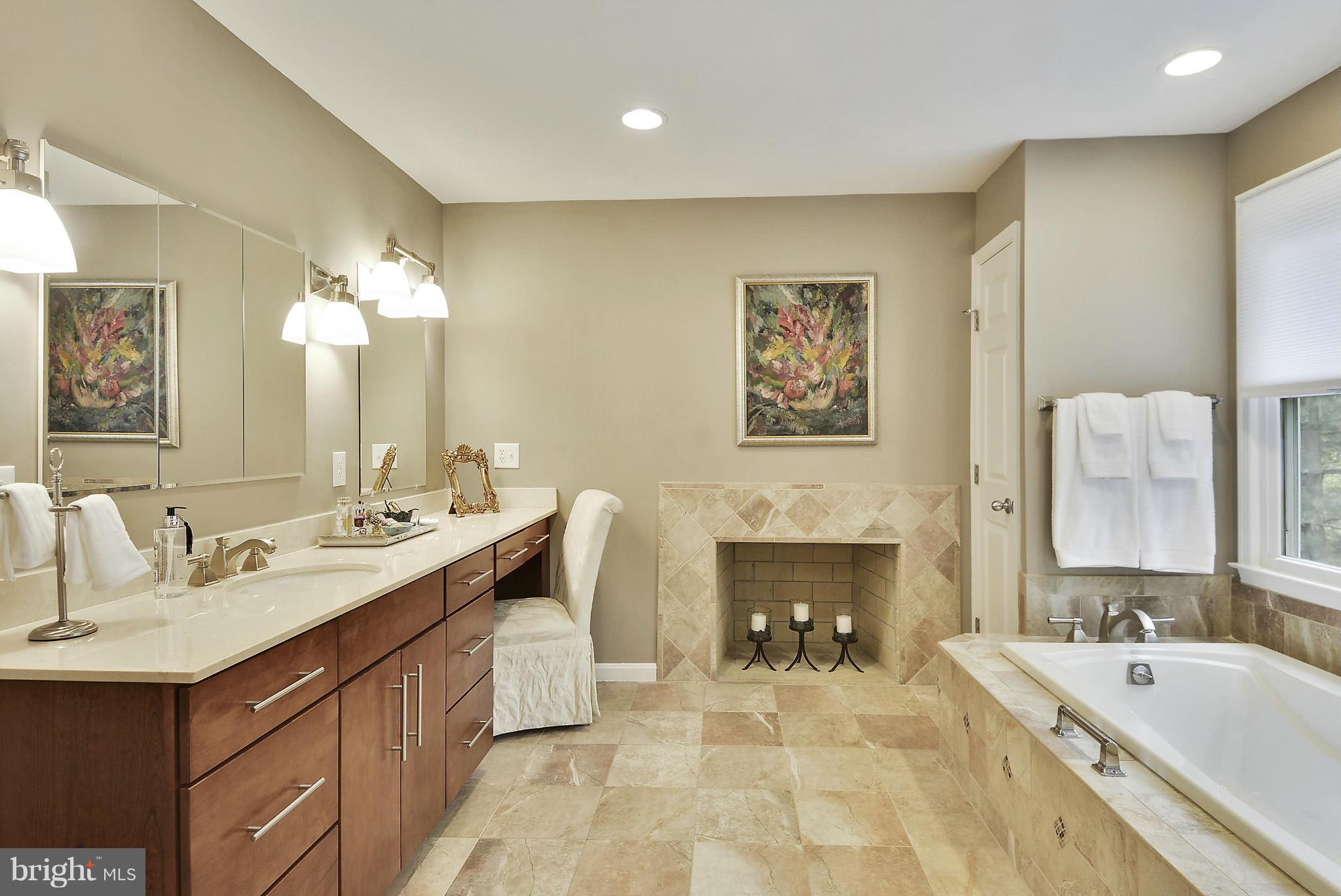 HOLLY KNOLL - Residential