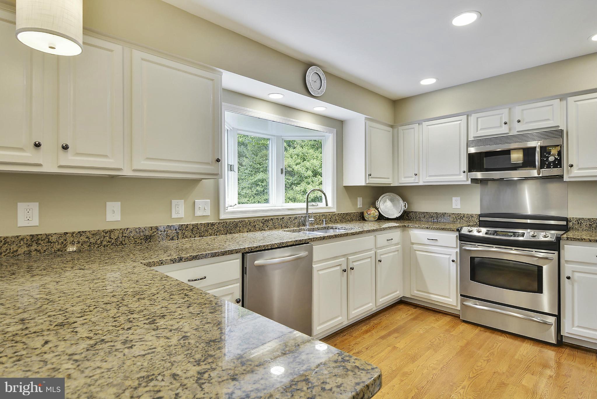 HOLLY KNOLL - Residential