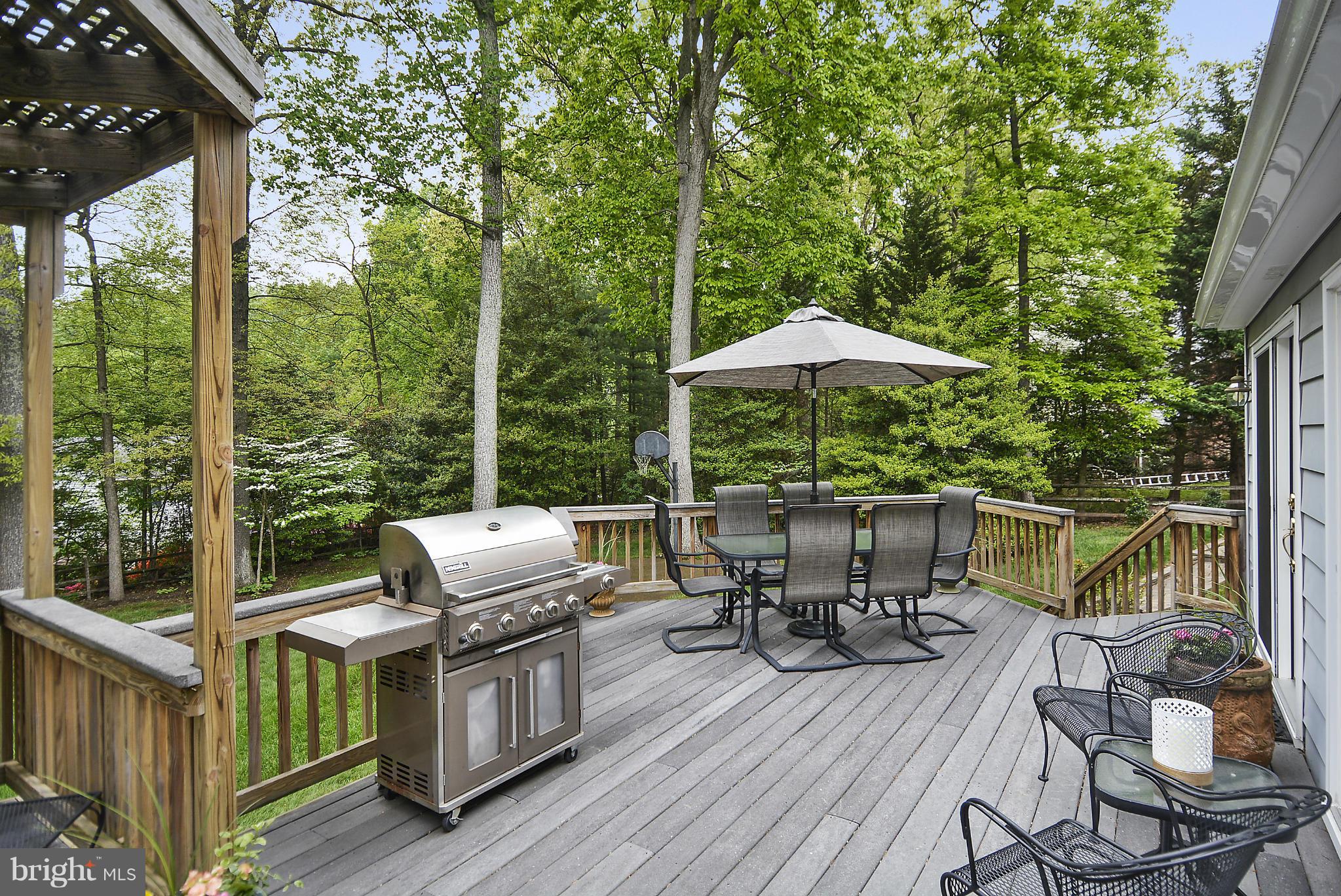 HOLLY KNOLL - Residential