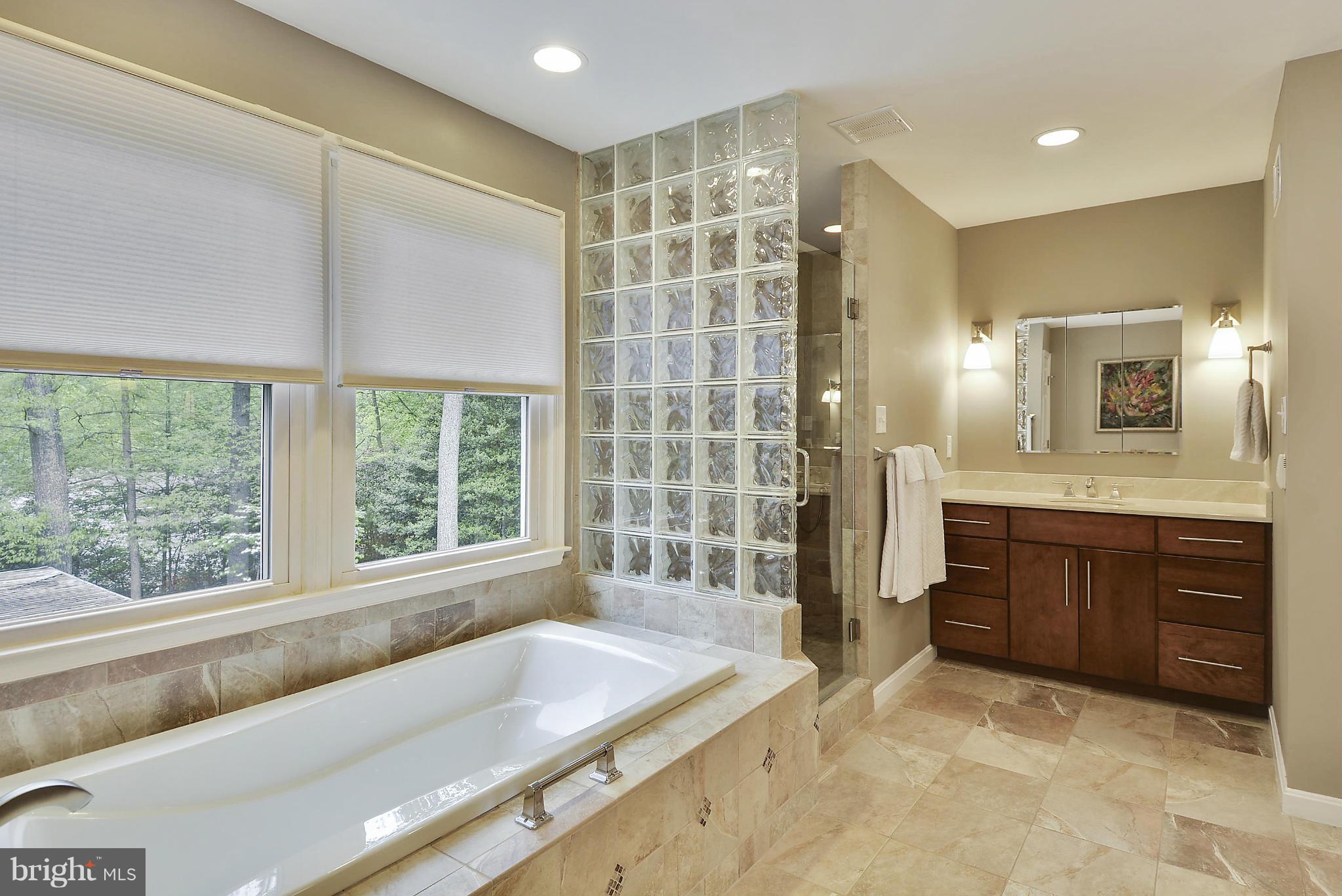 HOLLY KNOLL - Residential