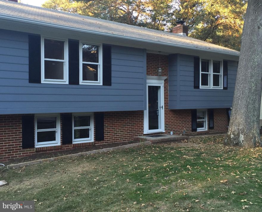 LOVELY 4BR 3BA HOME W/ HARDWOOD FLOORS, UPDATED KITCHEN AND GRANITE COUNTERTOPS, WALKOUT BASEMENT TO BACK YARD, AND DECK OFF KITCHEN OVERLOOKING LARGE YARD BACKING TO WOODS ON QUIET STREET IN SEVERNDALE**SEVERNA PARK SCHOOLS**PREFER NO PETS, WILL CONSIDER CASE BY CASE THOUGH**