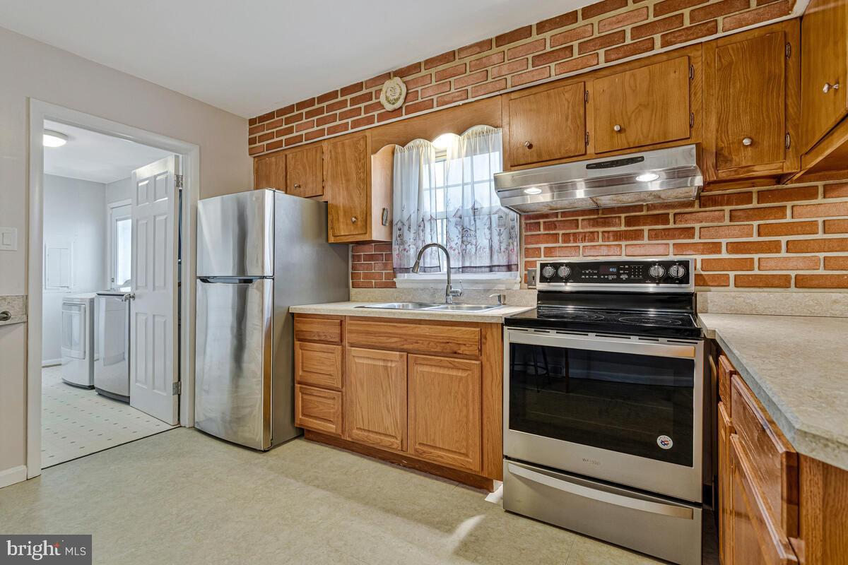 6015 CRACKLINGTOWN ROAD