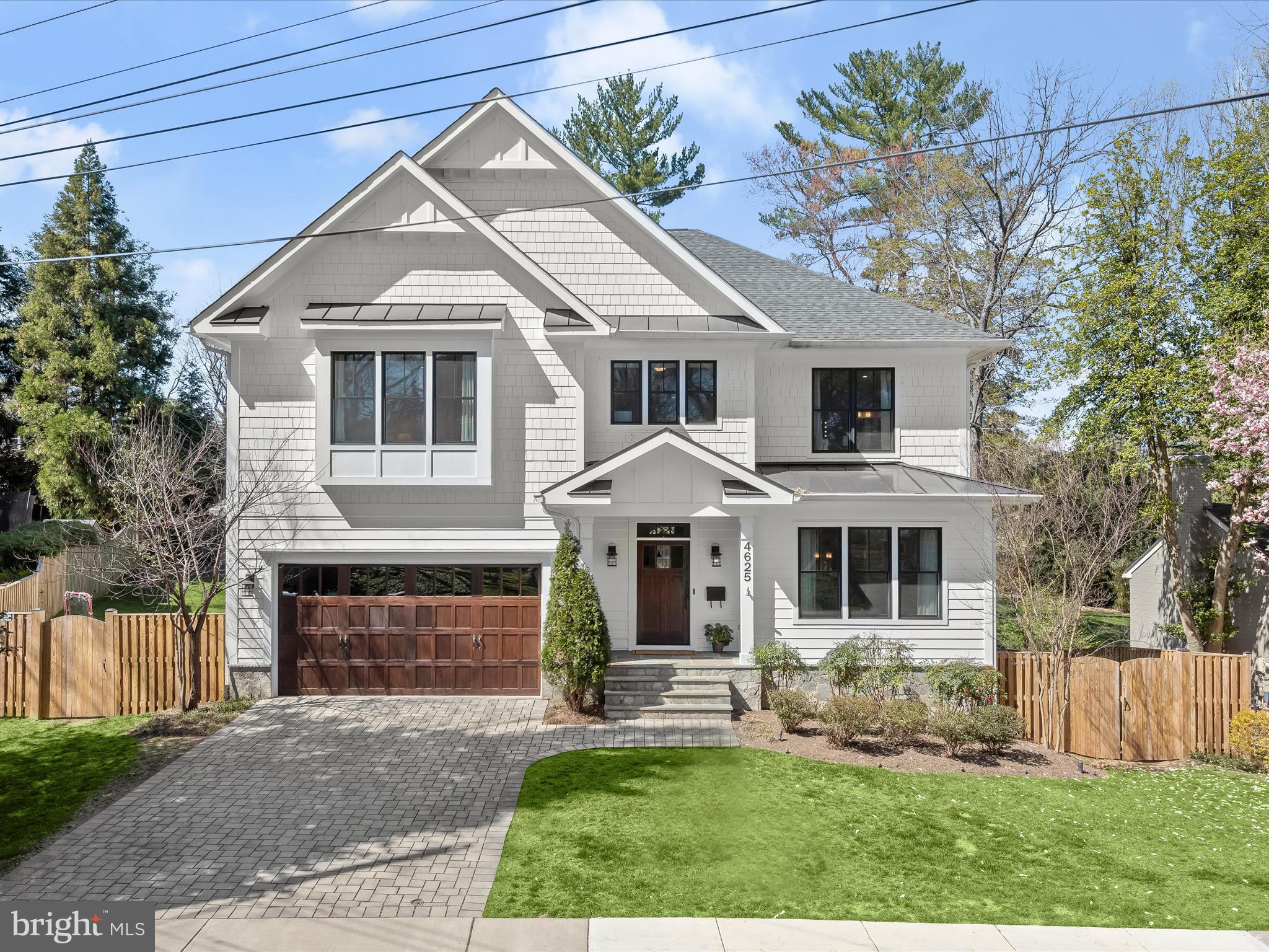 GOLF CLUB MANOR - Residential