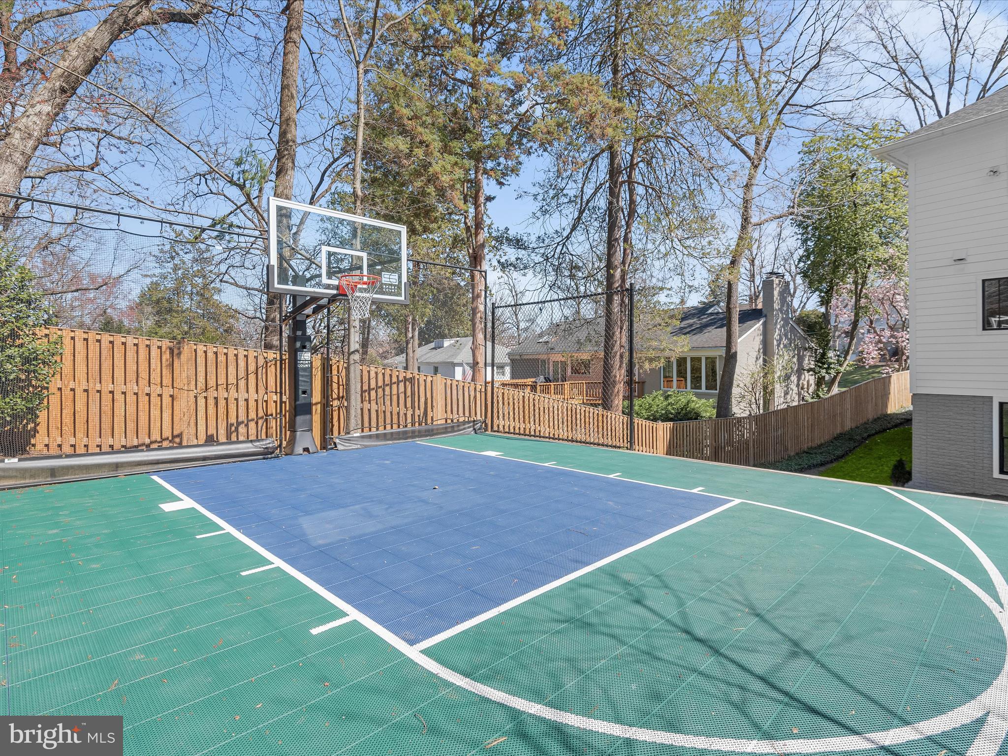 GOLF CLUB MANOR - Residential