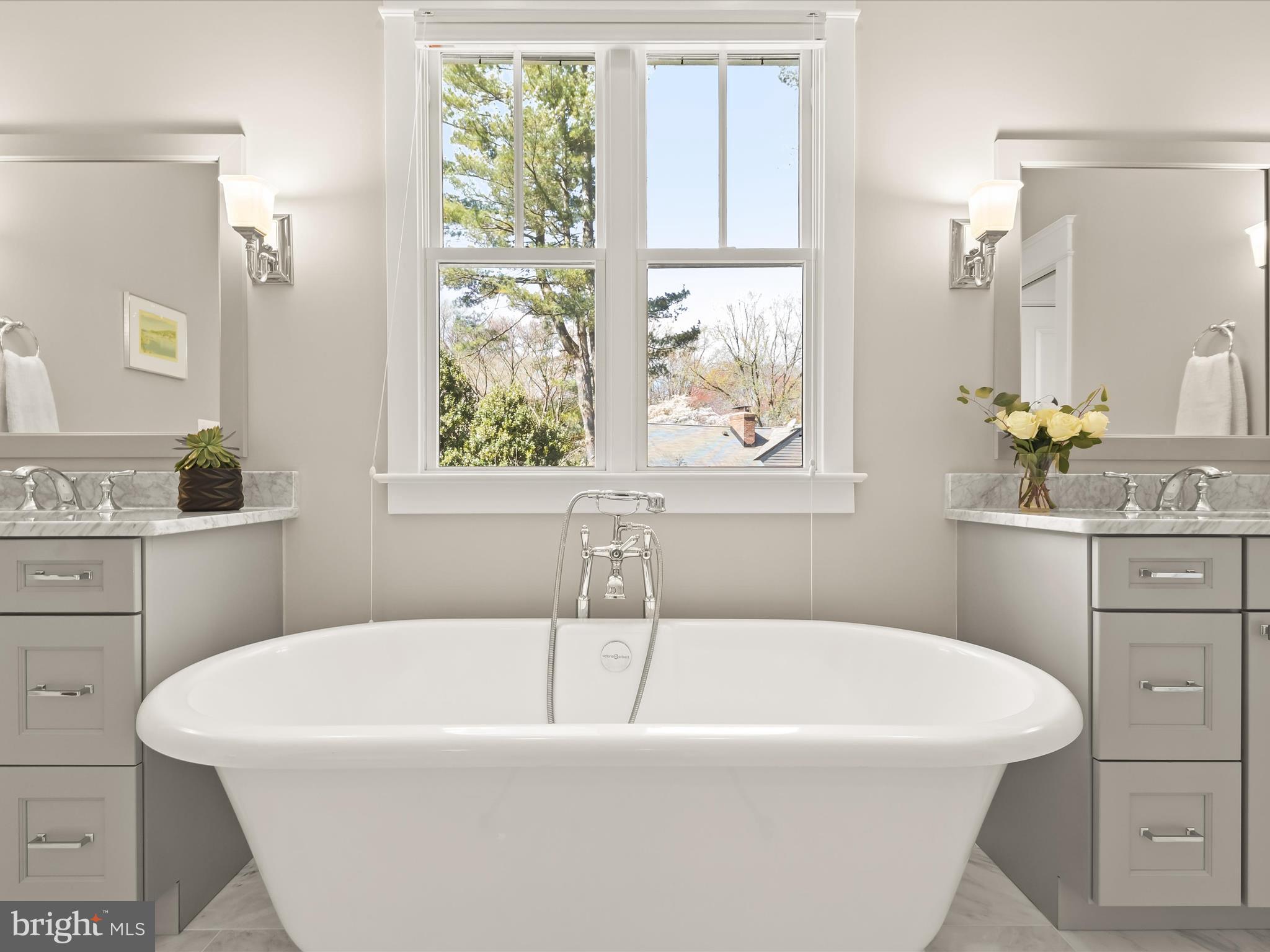 GOLF CLUB MANOR - Residential