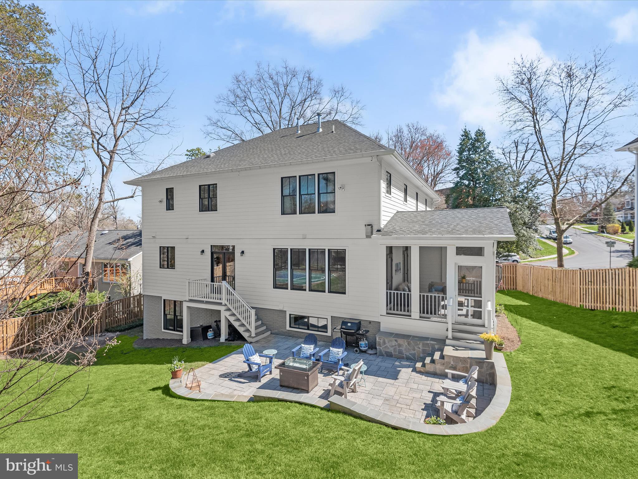 GOLF CLUB MANOR - Residential