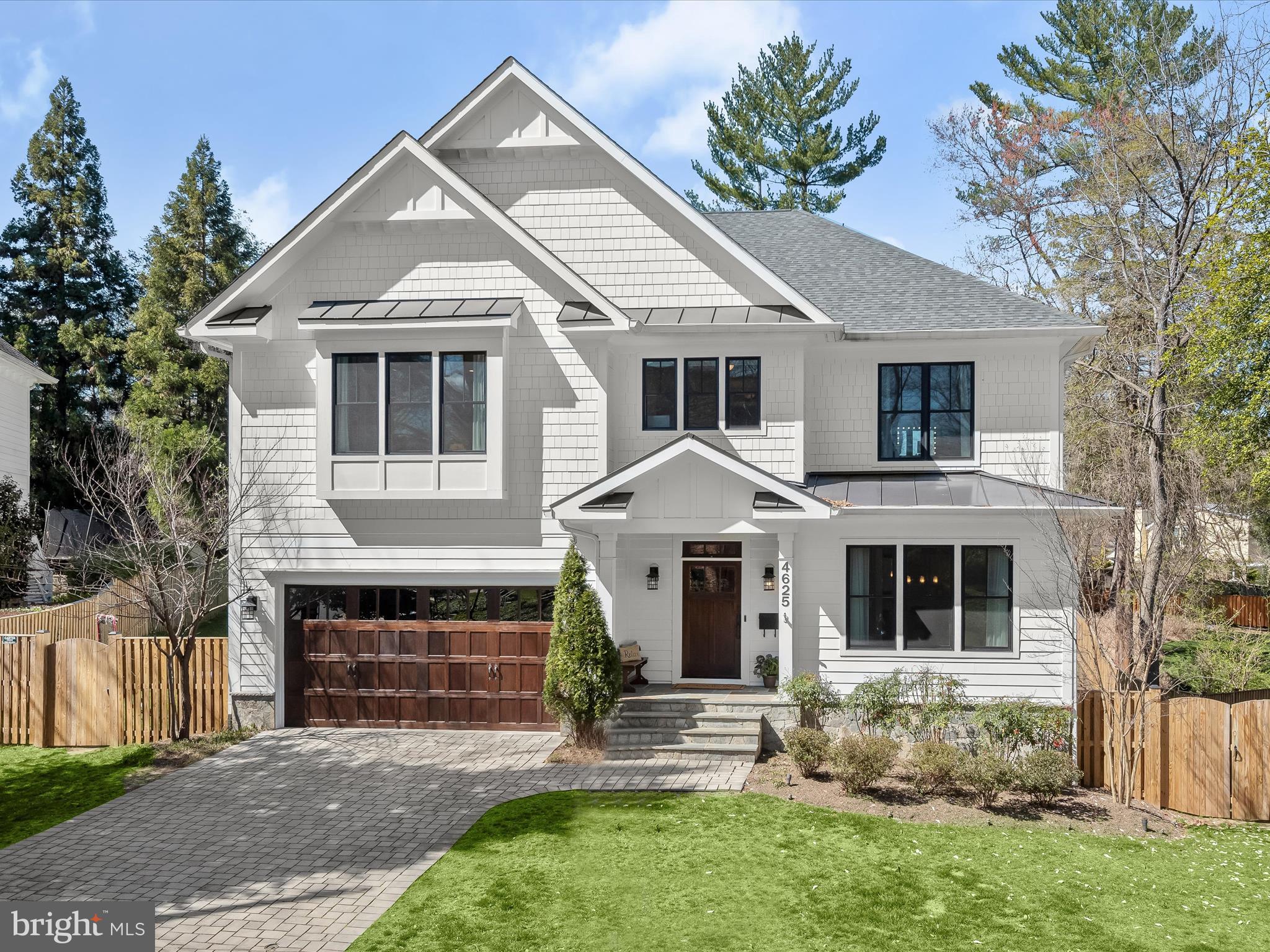 GOLF CLUB MANOR - Residential