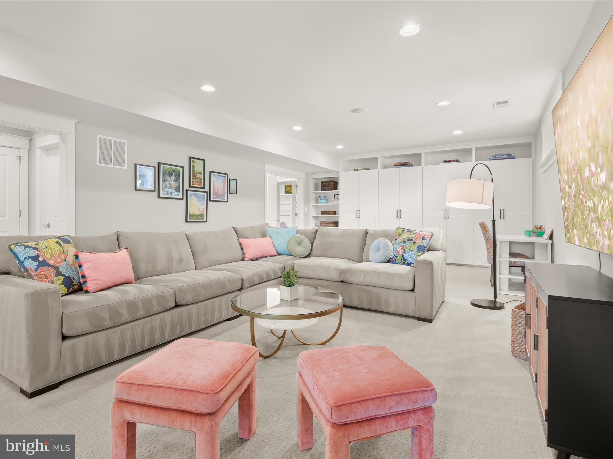 GOLF CLUB MANOR - Residential