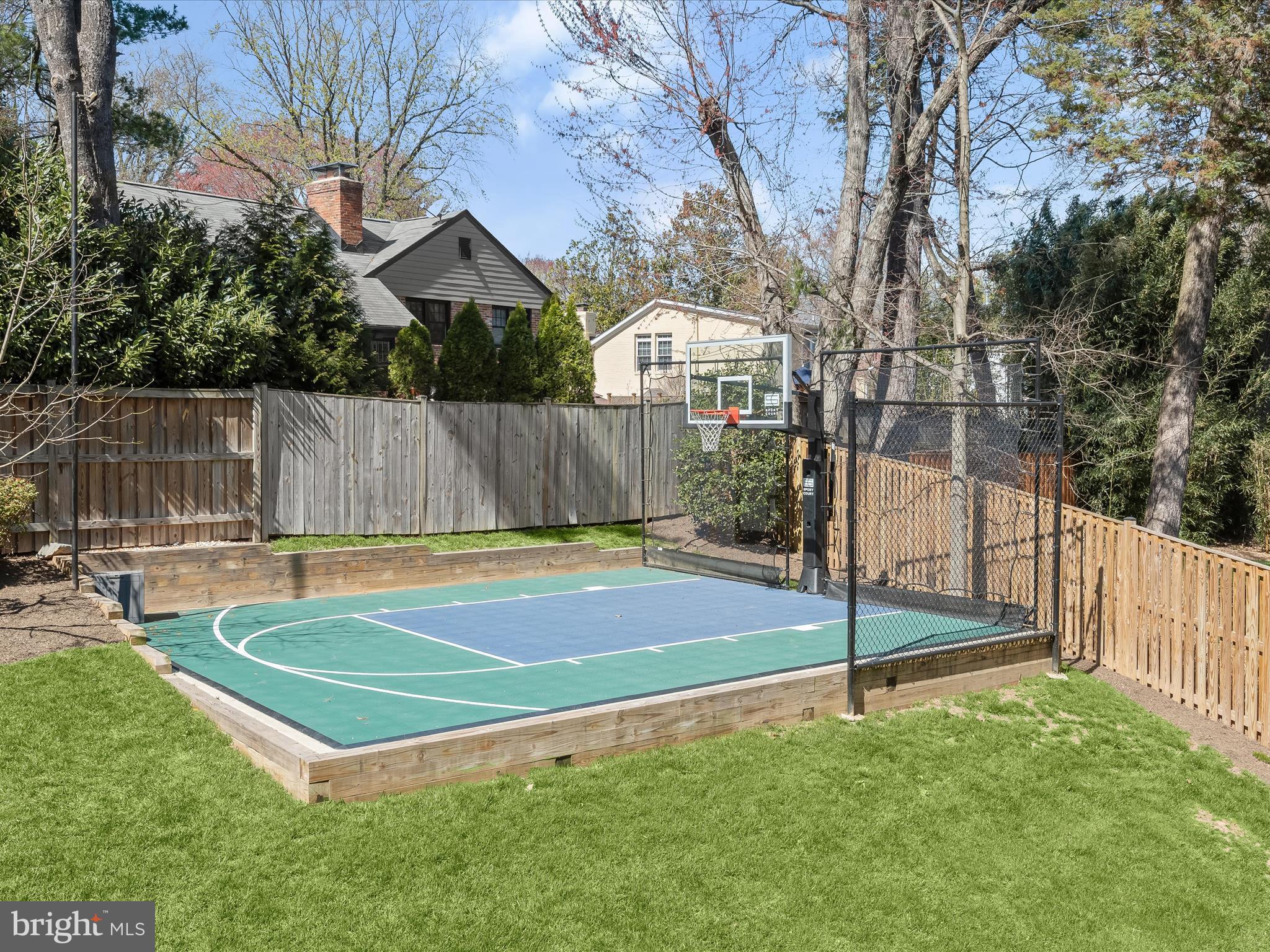 GOLF CLUB MANOR - Residential