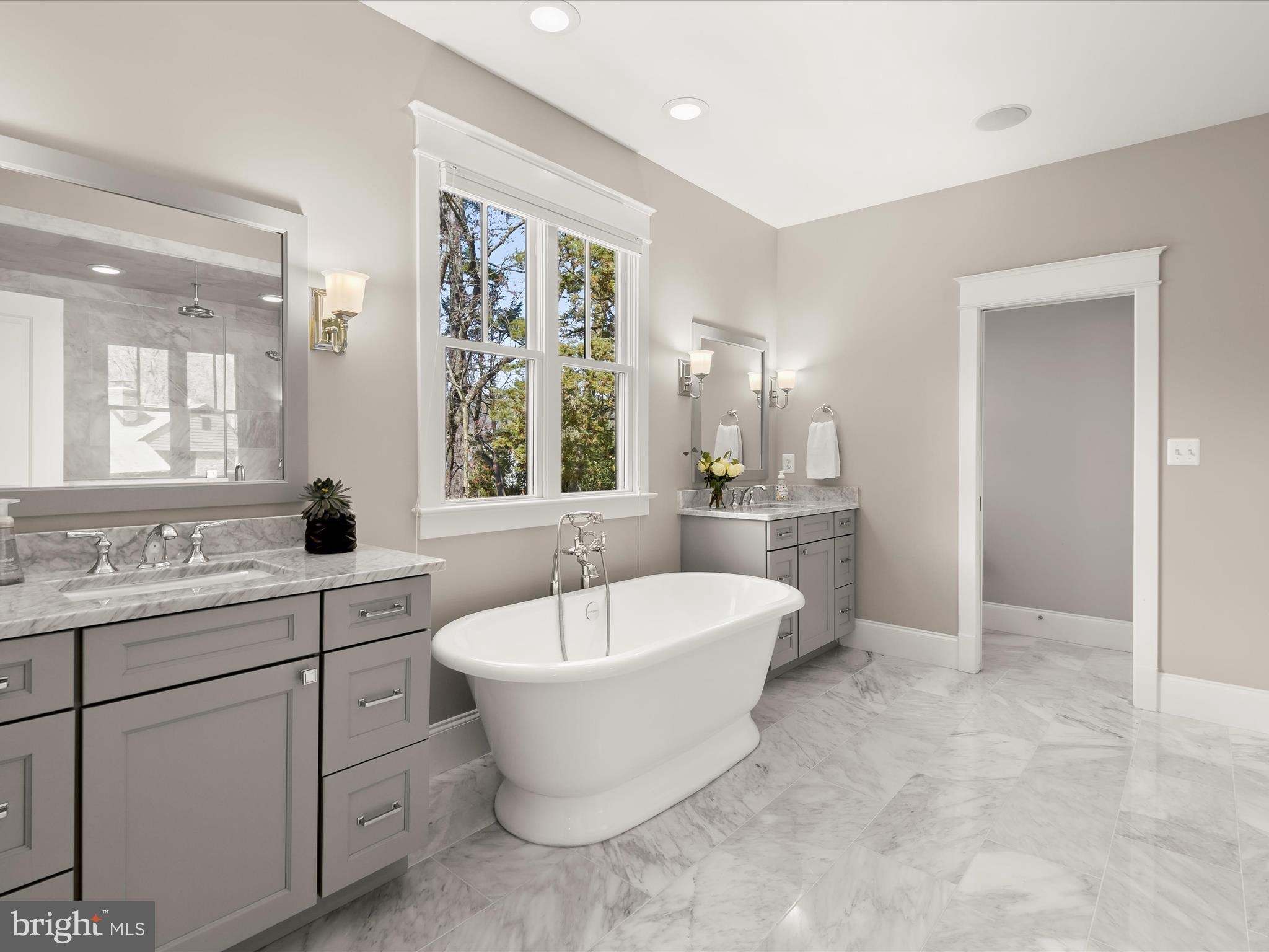 GOLF CLUB MANOR - Residential