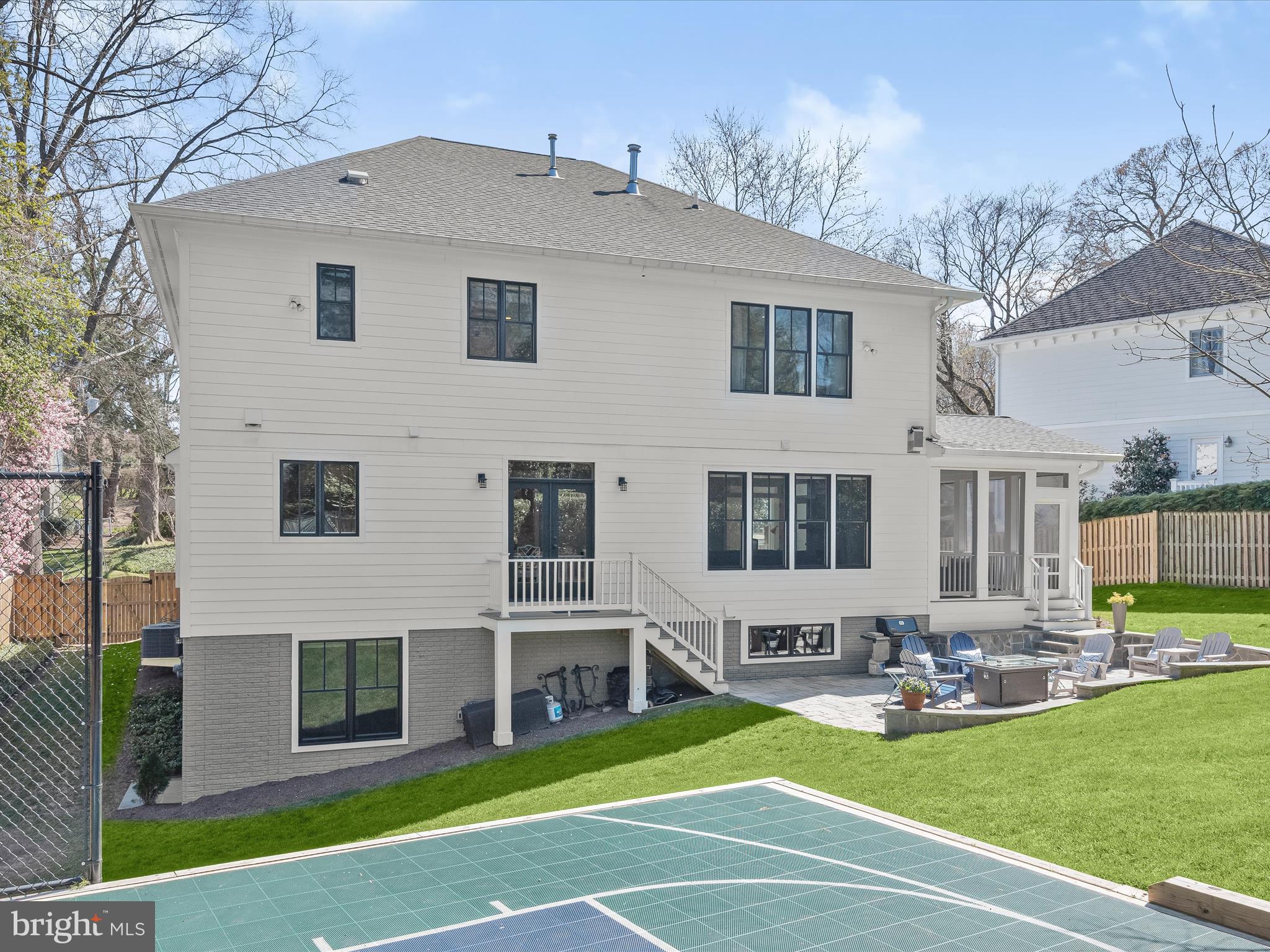 GOLF CLUB MANOR - Residential