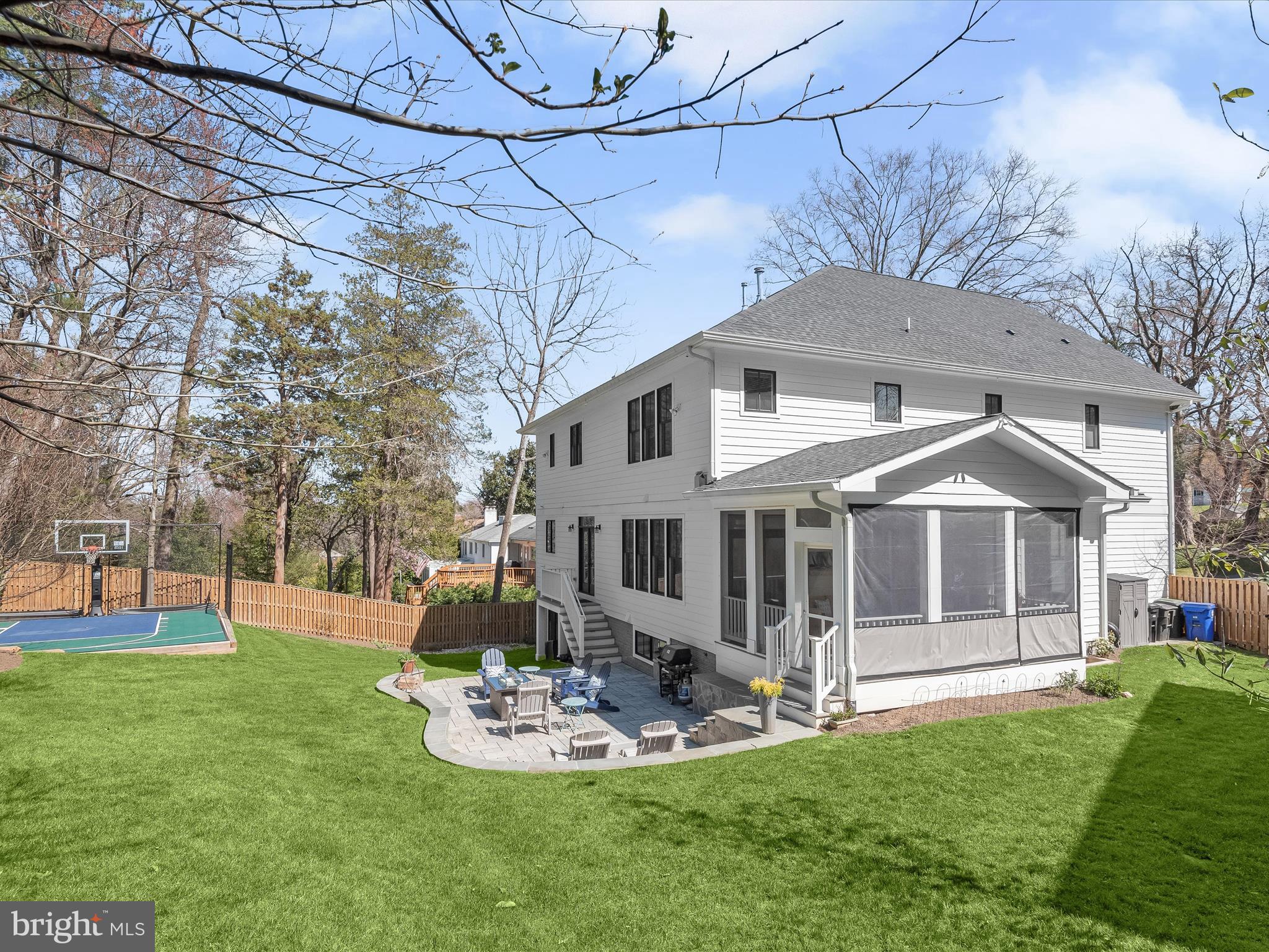 GOLF CLUB MANOR - Residential