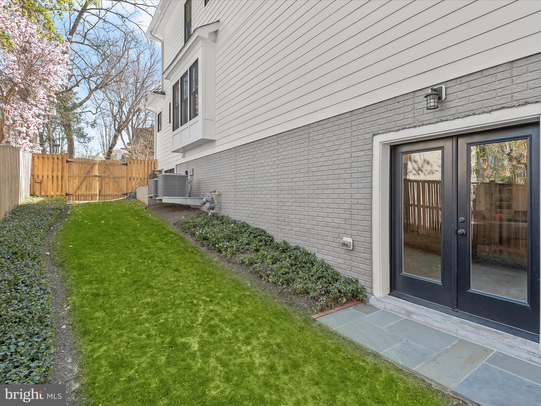 GOLF CLUB MANOR - Residential