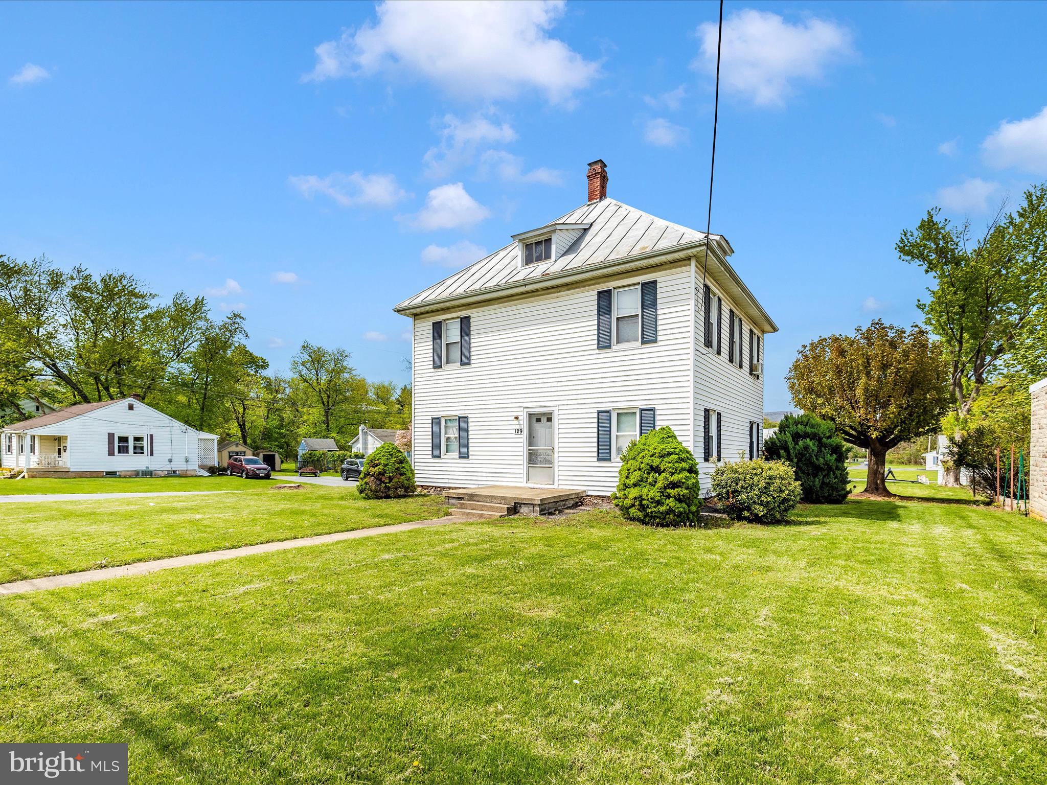 Main image without alt text