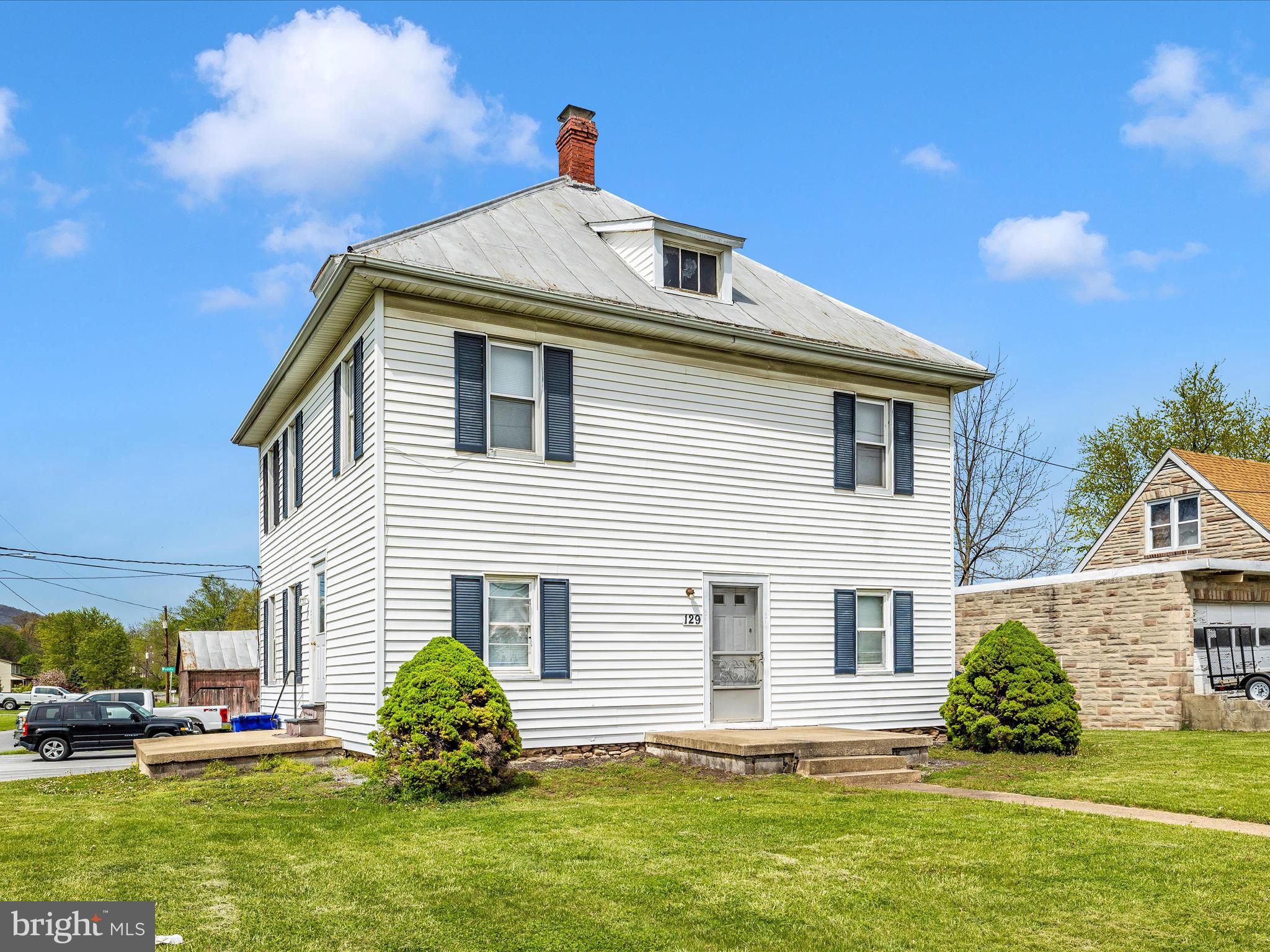 Main image without alt text