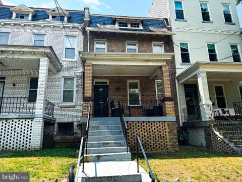Townhouse For Sale - 712 Varnum Street<br/> WASHINGTON, DC 20011