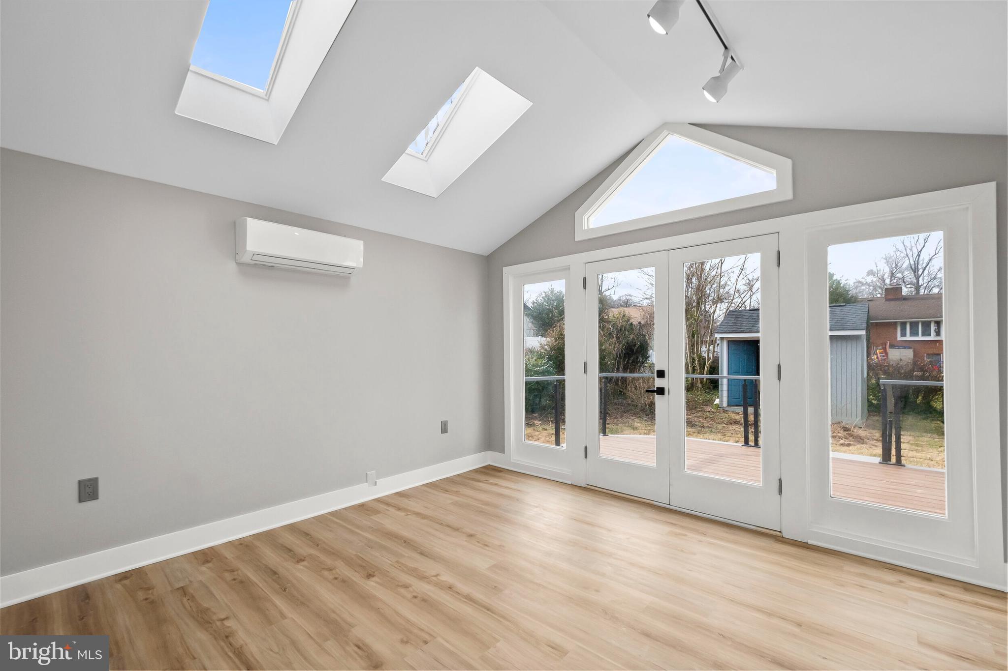 NORTH SPRINGFIELD - Residential