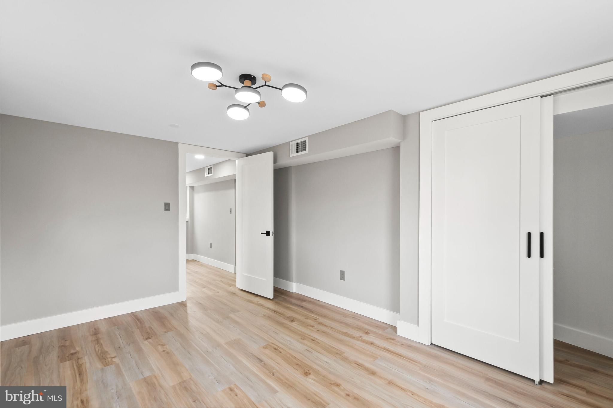 NORTH SPRINGFIELD - Residential