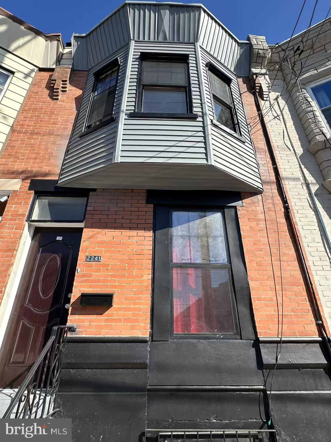 Welcome to this fully renovated 3 bedroom, 1.5 bath charm house in the heart of Point Breeze / New Bold section of South Philadelphia. Walk into the beautiful brick front home to find a large open living area with recessed lights. The first floor offers open floor design, a powder room, dining area, and shiny eat-in kitchen with granite counter-tops, marble slab back-splashes, and stainless steel appliances. Outside the kitchen is a fenced backyard with a planting bed. Head upstairs to find three nice sized bedrooms with plenty of natural sunshine and closets. A 3-piece hallway full Bathroom with relaxing bathtub, lighted vanity mirror, ceramic tile floors & ceramic tile walls. Brand new waterproof vinyl floor throughout, new roof, new HVAC, new plumbing, new finished basement with laundry, etc.
Convenient location. Close to your favorite restaurants, cafes and bakeries, Grocery stores and super markets, parks, highways, public transportation, and many more. Never miss this sweet home and make your appointment today!