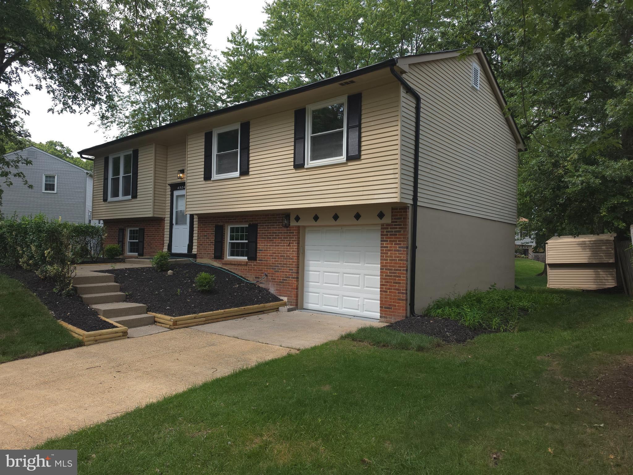 4504 LANTERN PLACE