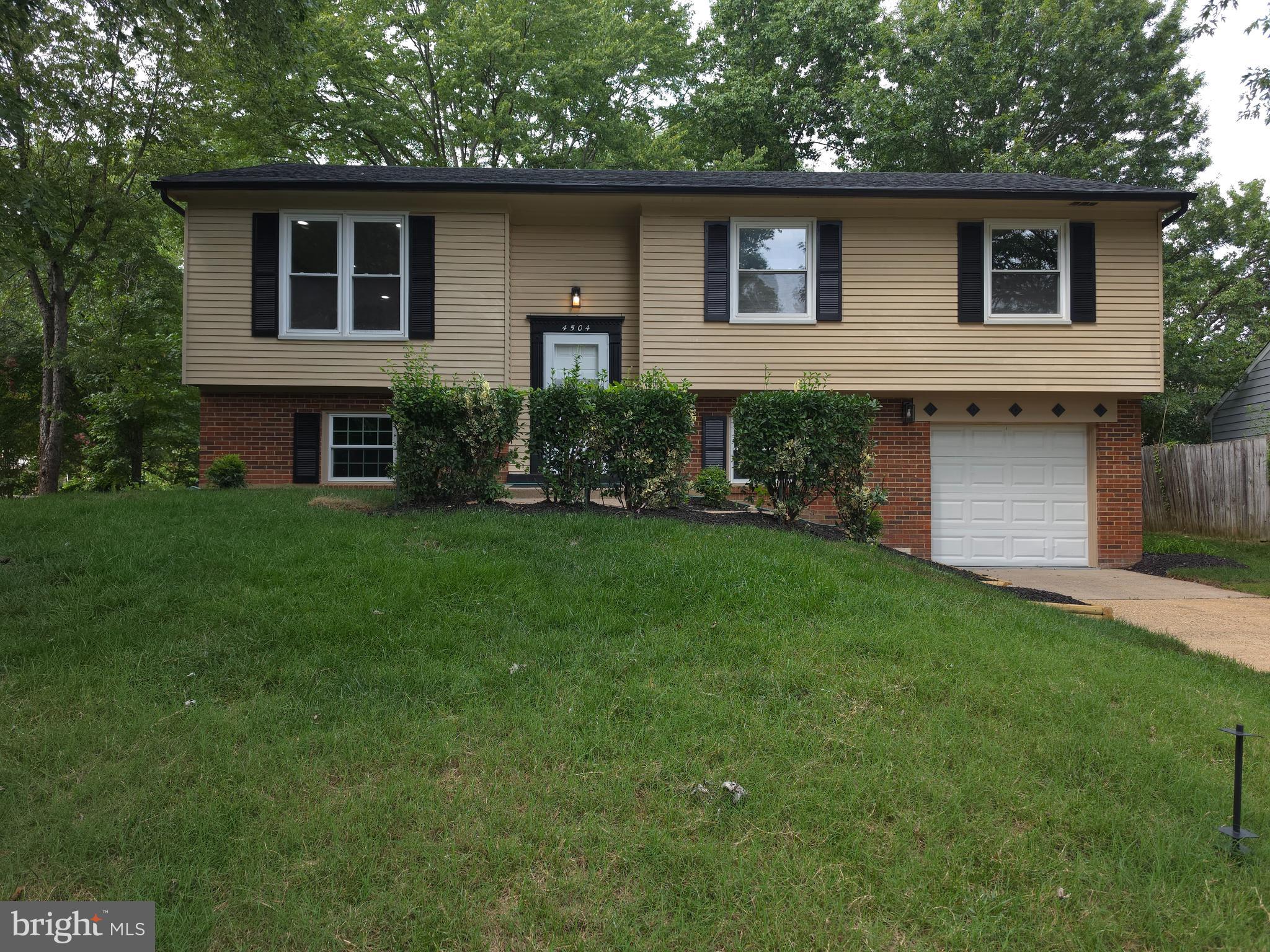 4504 LANTERN PLACE