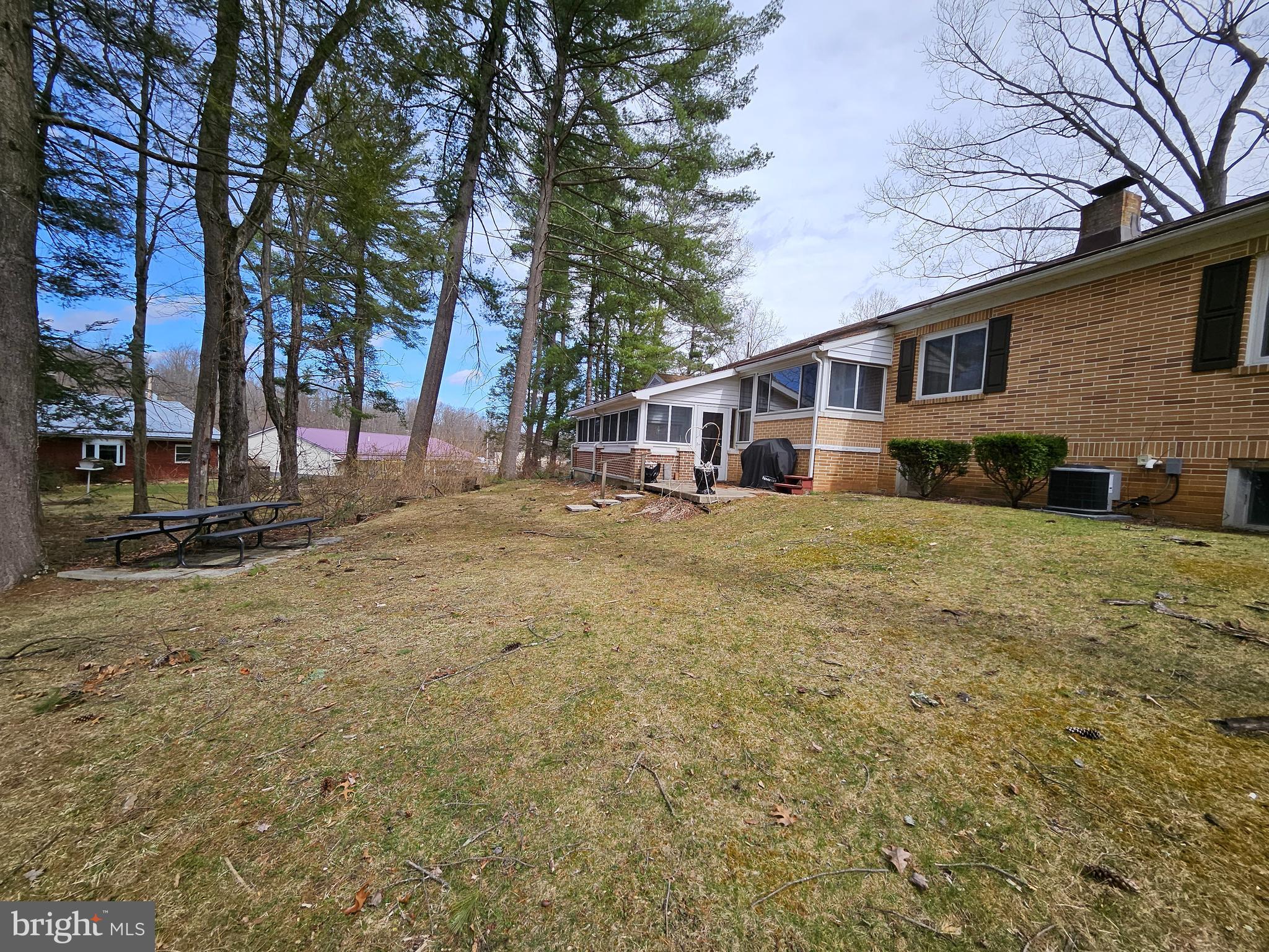 137 N HAWTHORNE DRIVE