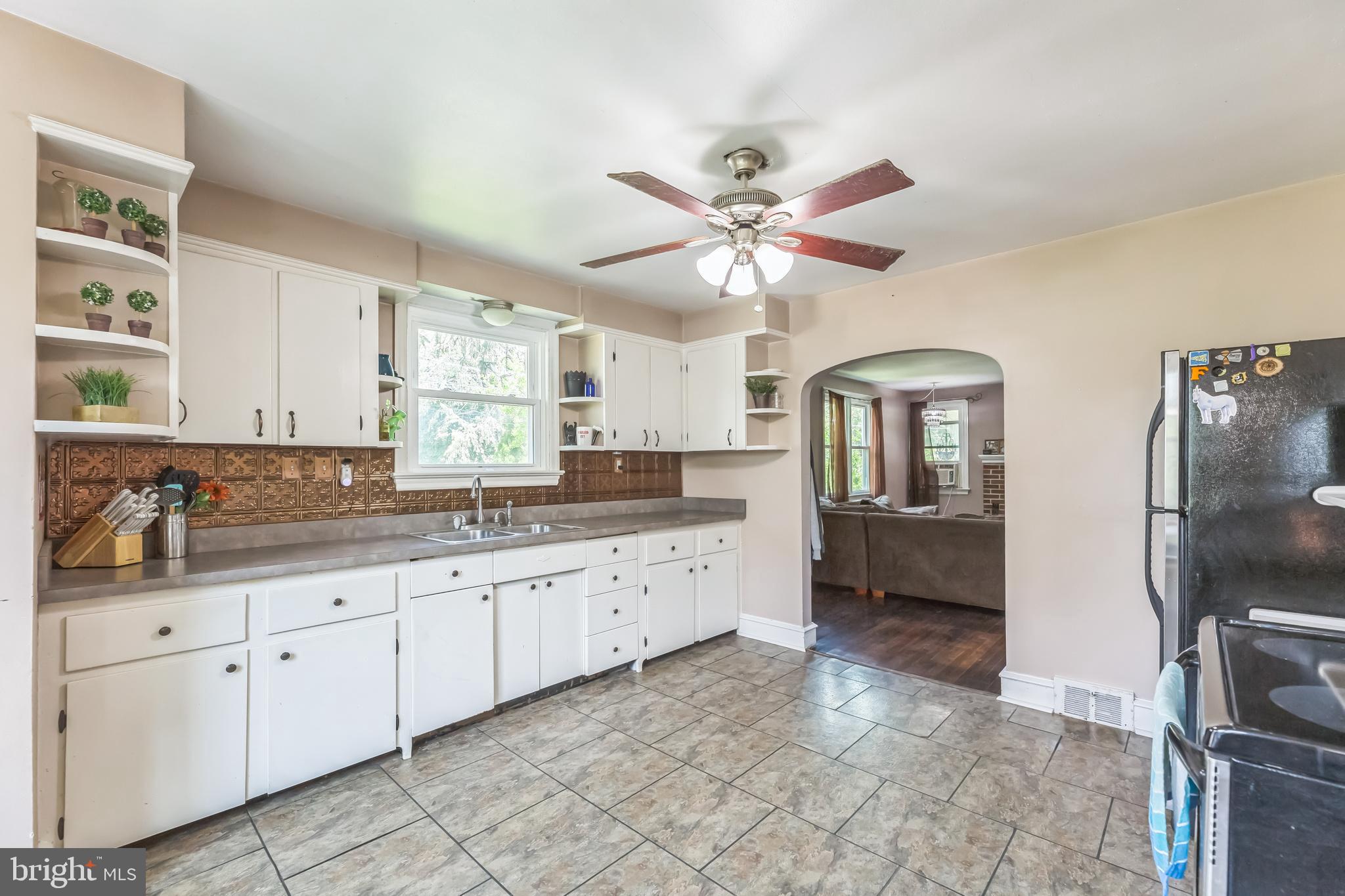 216 DICKINSON ROAD