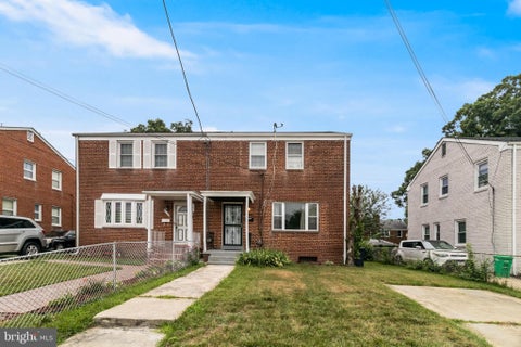 Townhouse For Sale - 2351 Iverson Street<br/> TEMPLE HILLS, MD 20748