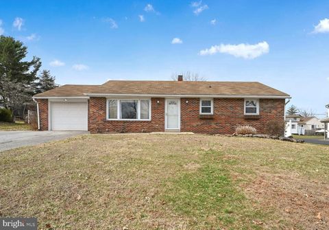 Photo of 7 Sharp Avenue, DENVER, PA 17517 (MLS # PALA2066044)
