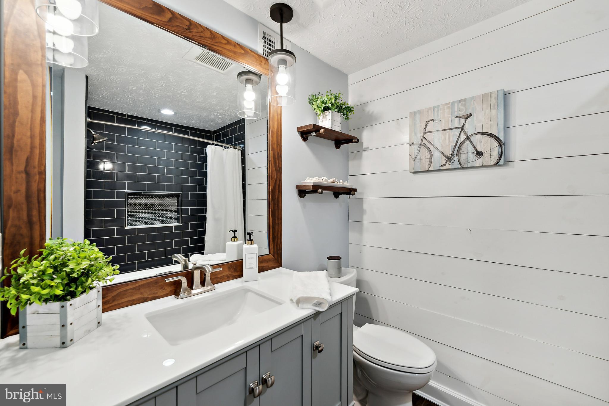 LAKEWOOD HILLS - Residential