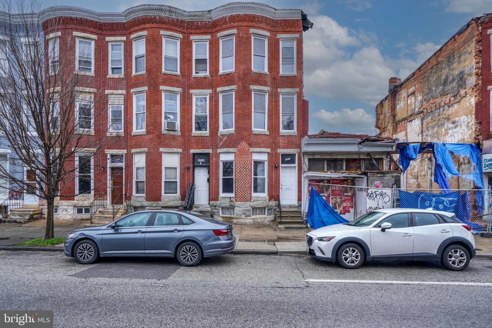 INCREDIBLE INVESTMENT OPPORTUNITY! THIS METICULOUSLY RENOVATED 2-UNIT PROPERTY IS A PRIME CHOICE FOR SAVVY INVESTORS OR OWNER-OCCUPANTS SEEKING RENTAL INCOME. FEATURING TWO VACANT UNIT, IT PROVIDES THE FLEXIBILITY FOR A LIVE-AND-RENT STRATEGY OR CATERING TO THE NEEDS OF A REGULAR INVESTOR LOOKING TO MAXIMIZE CASH FLOW. THE PROPERTY IS IN EXCELLENT CONDITION, ENSURING A HASSLE-FREE INVESTMENT. THE UNITS BOASTS GRANITE COUNTERTOPS, WOOD CABINETS, A REFRIGERATOR, MICROWAVE AND A STOVE. A WASHER AND DRYER ALSO AVAILABLE. OFFERING MODERN AND STYLISH LIVING. TAKE ADVANTAGE OF THIS RARE OPPORTUNITY TO OWN A WELL-MAINTAINED, INCOME-GENERATING PROPERTY. CONTACT US NOW FOR MORE INFORMATION AND TO SCHEDULEÂ AÂ VIEWING.