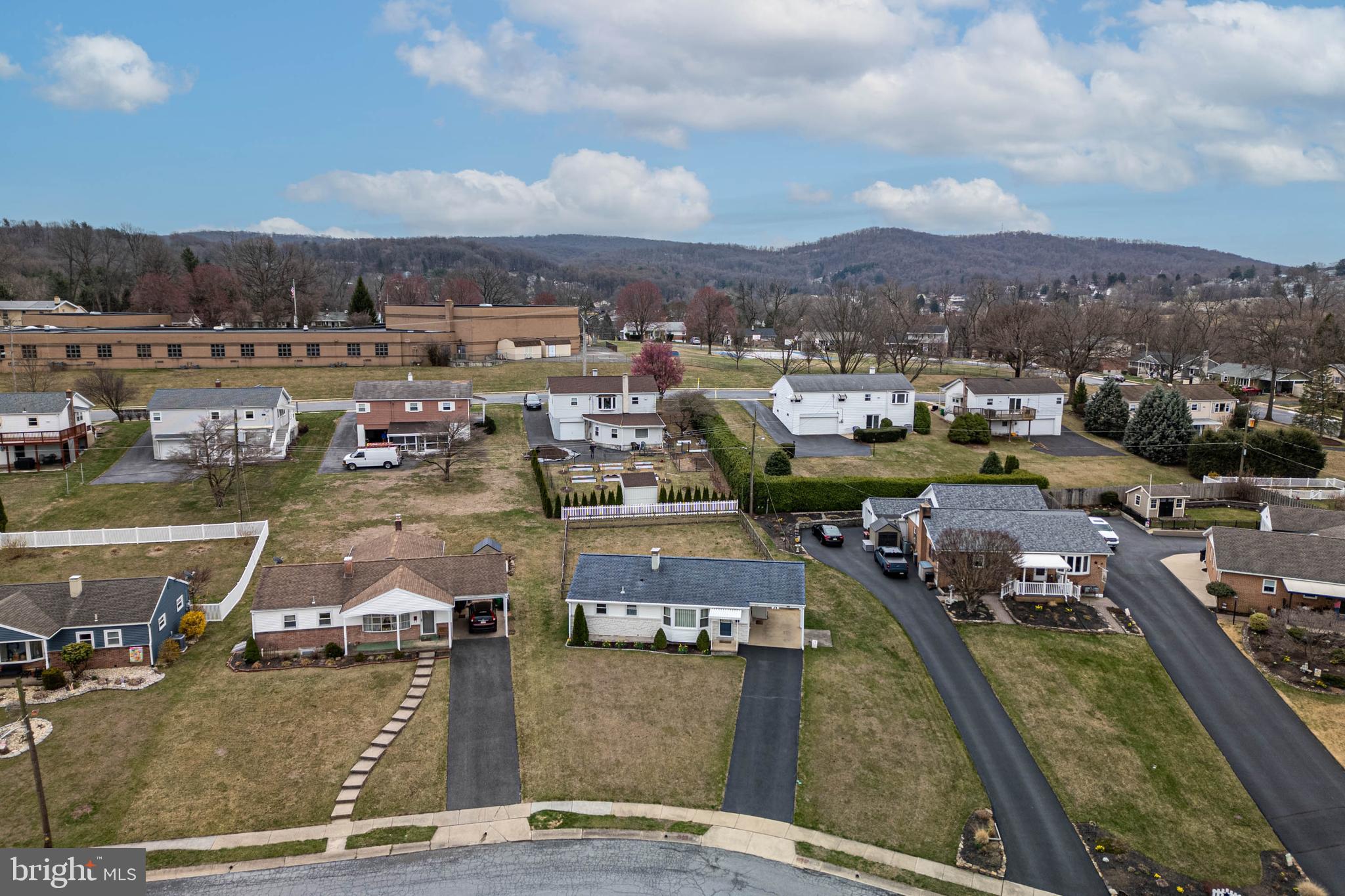 WEST HILLS - Residential