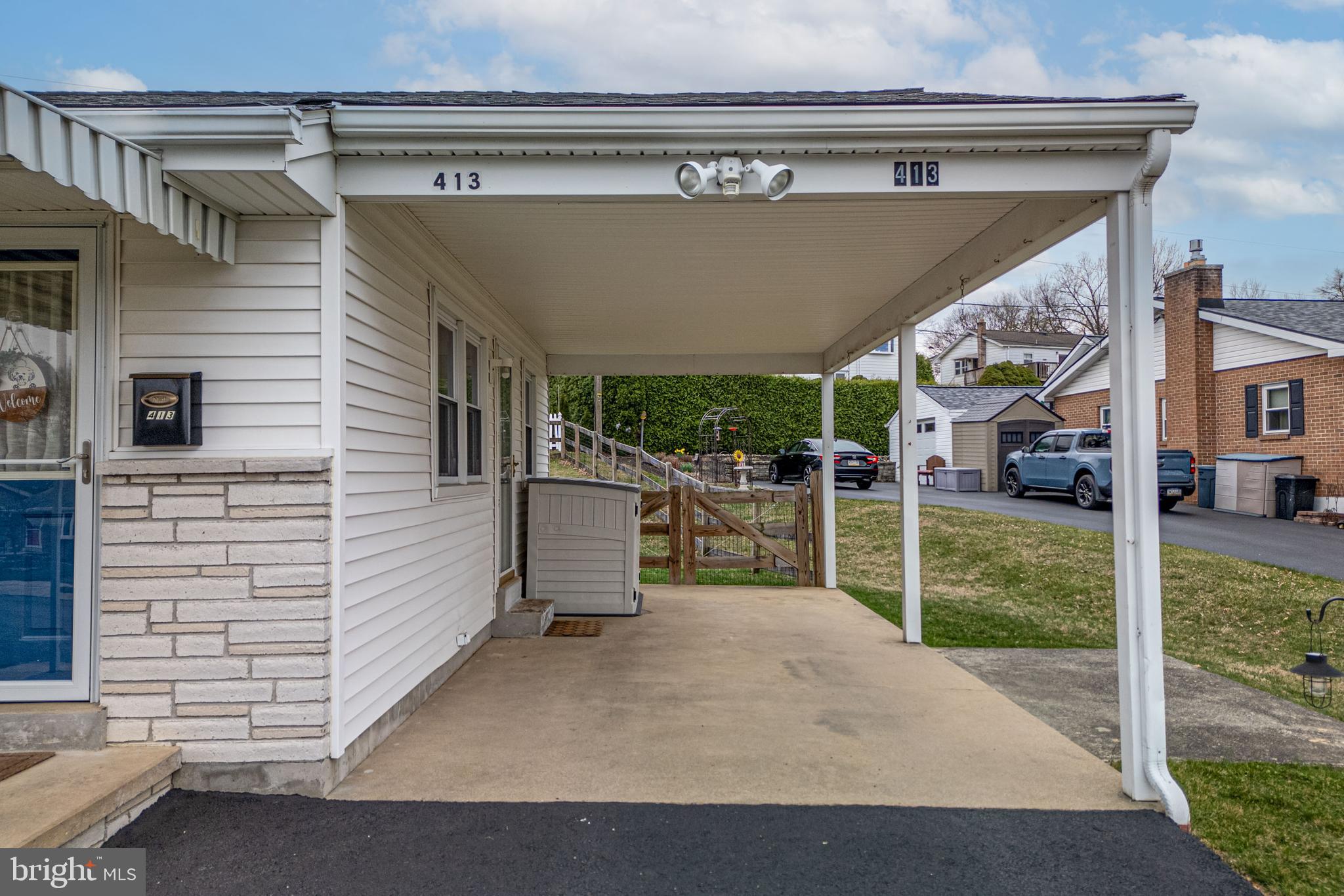 WEST HILLS - Residential