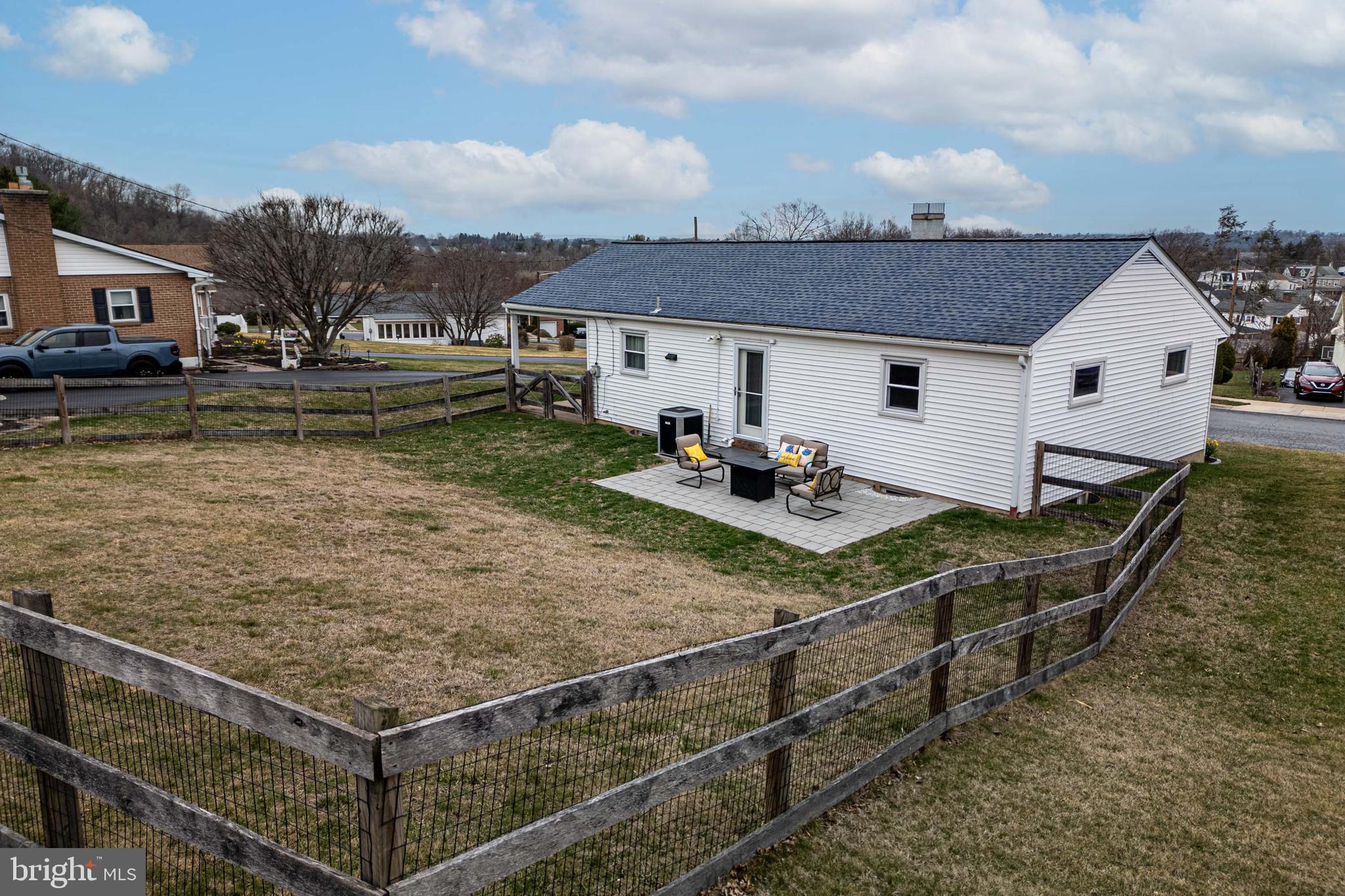 WEST HILLS - Residential