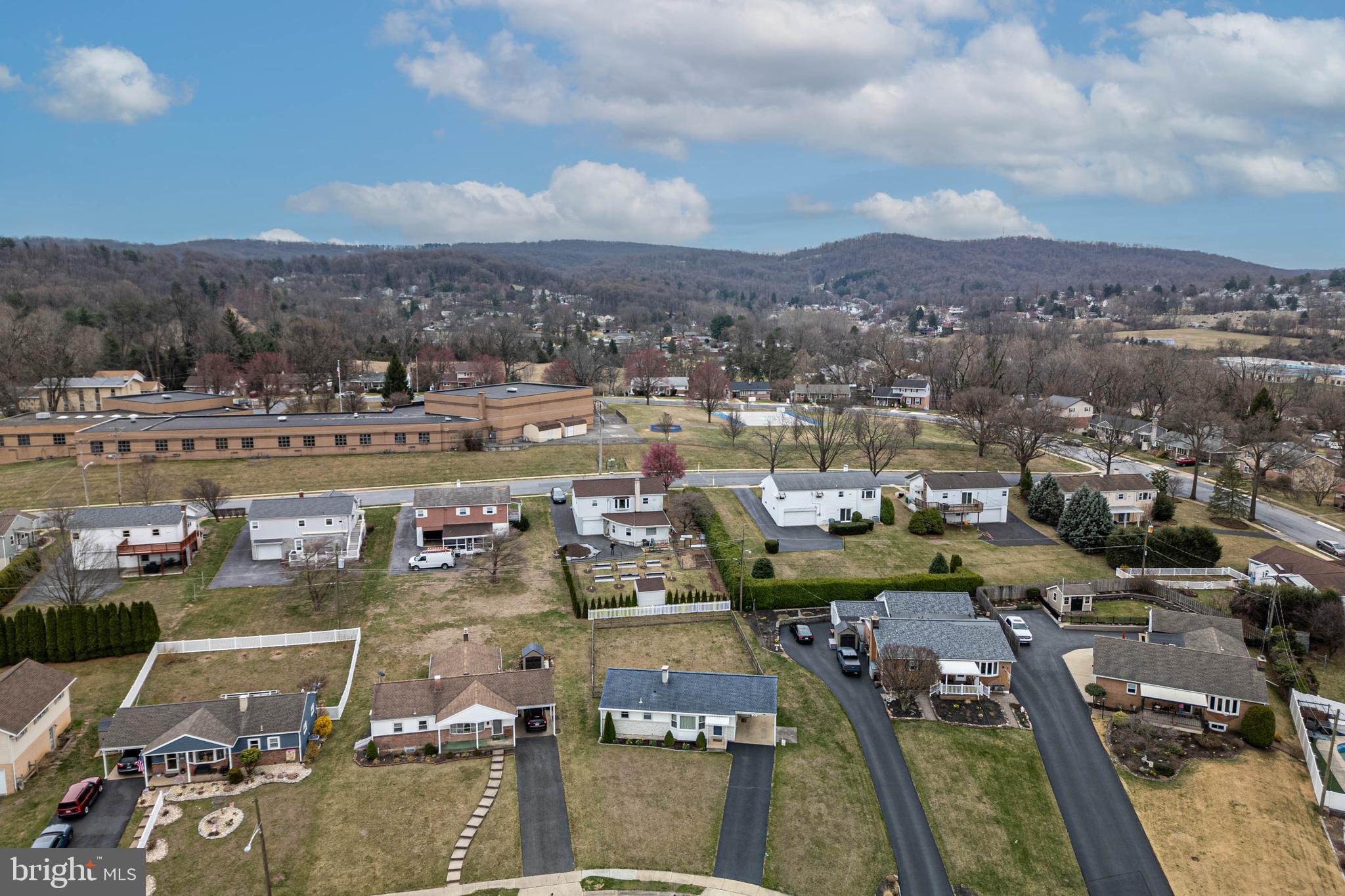 WEST HILLS - Residential