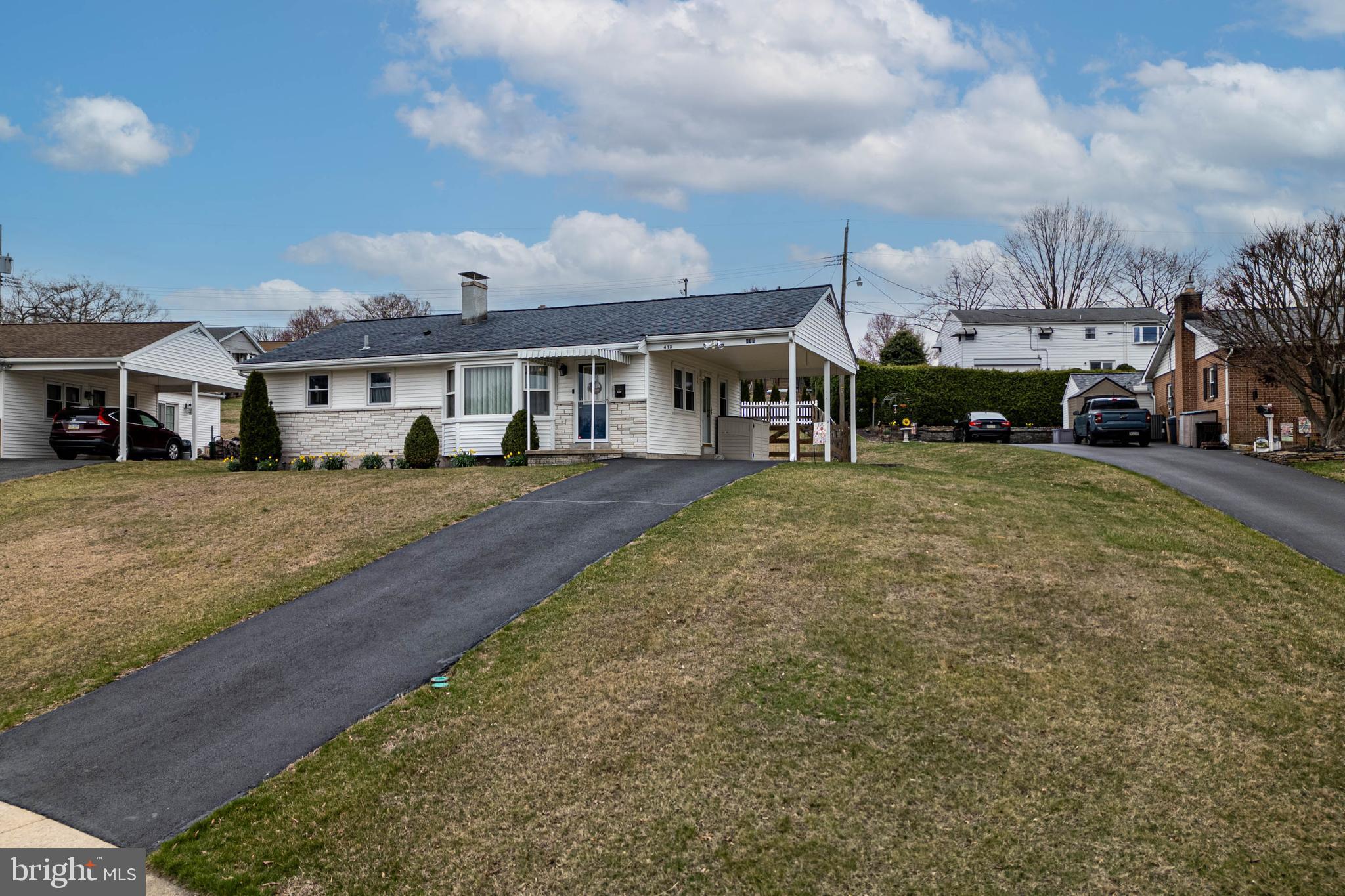 WEST HILLS - Residential