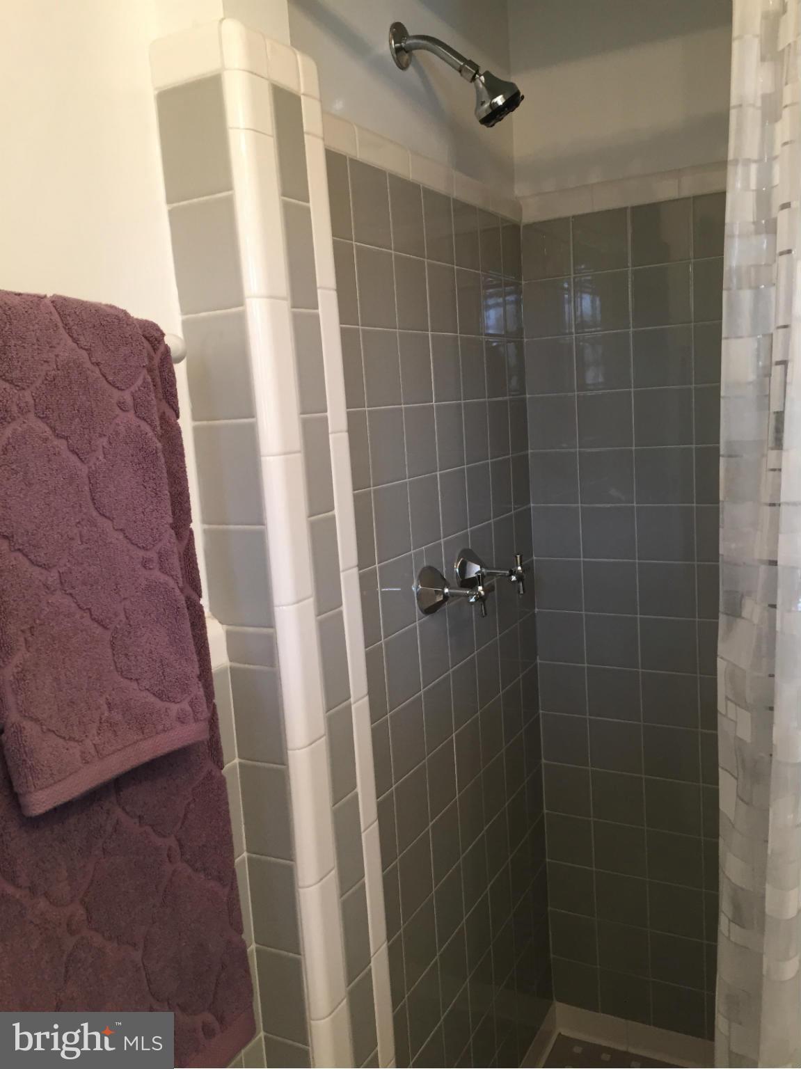 BROYHILLS MCLEAN ESTATES - Residential Lease