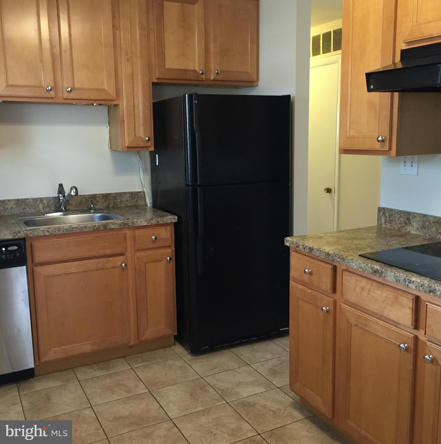 BROYHILLS MCLEAN ESTATES - Residential Lease