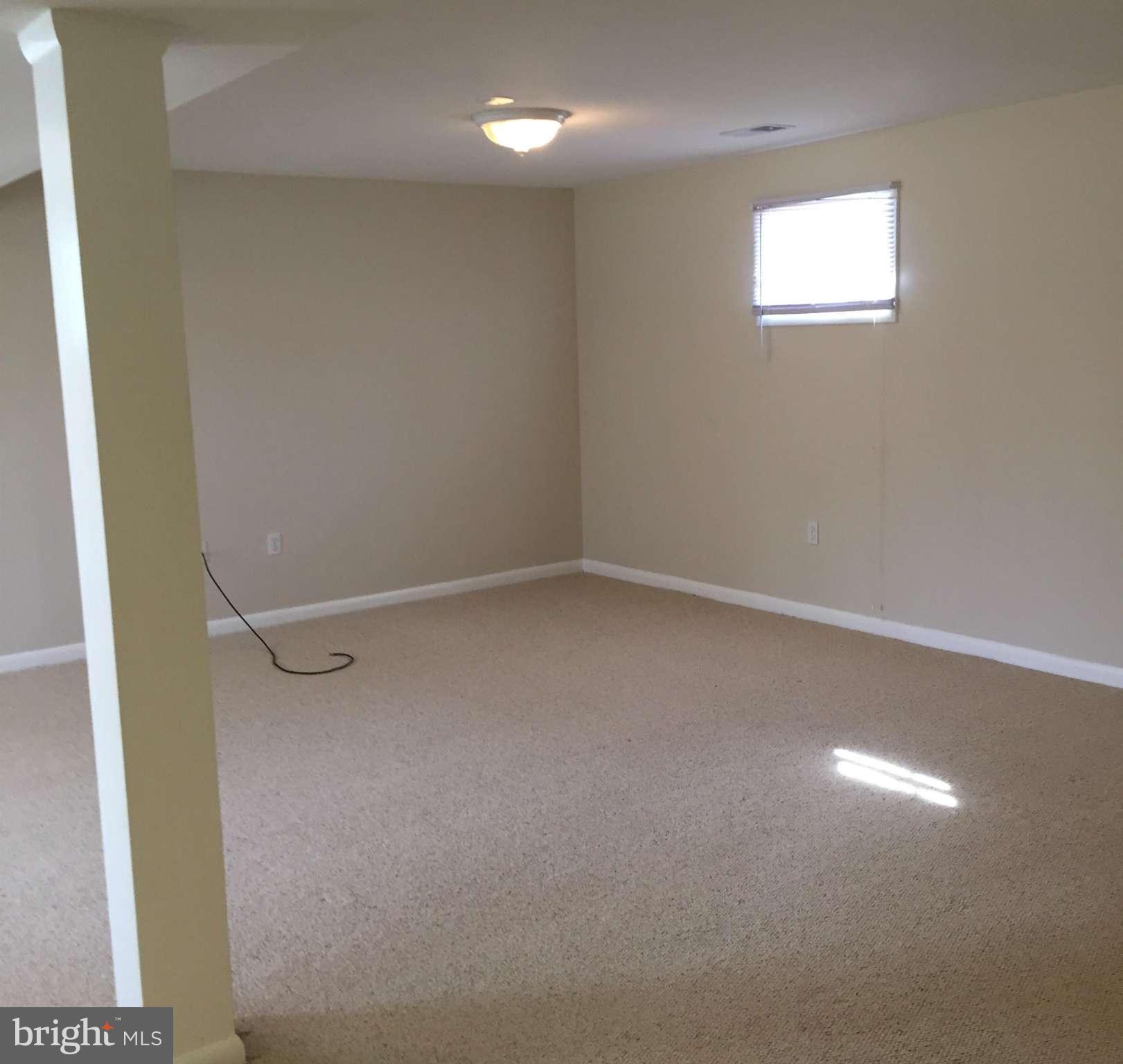 BROYHILLS MCLEAN ESTATES - Residential Lease